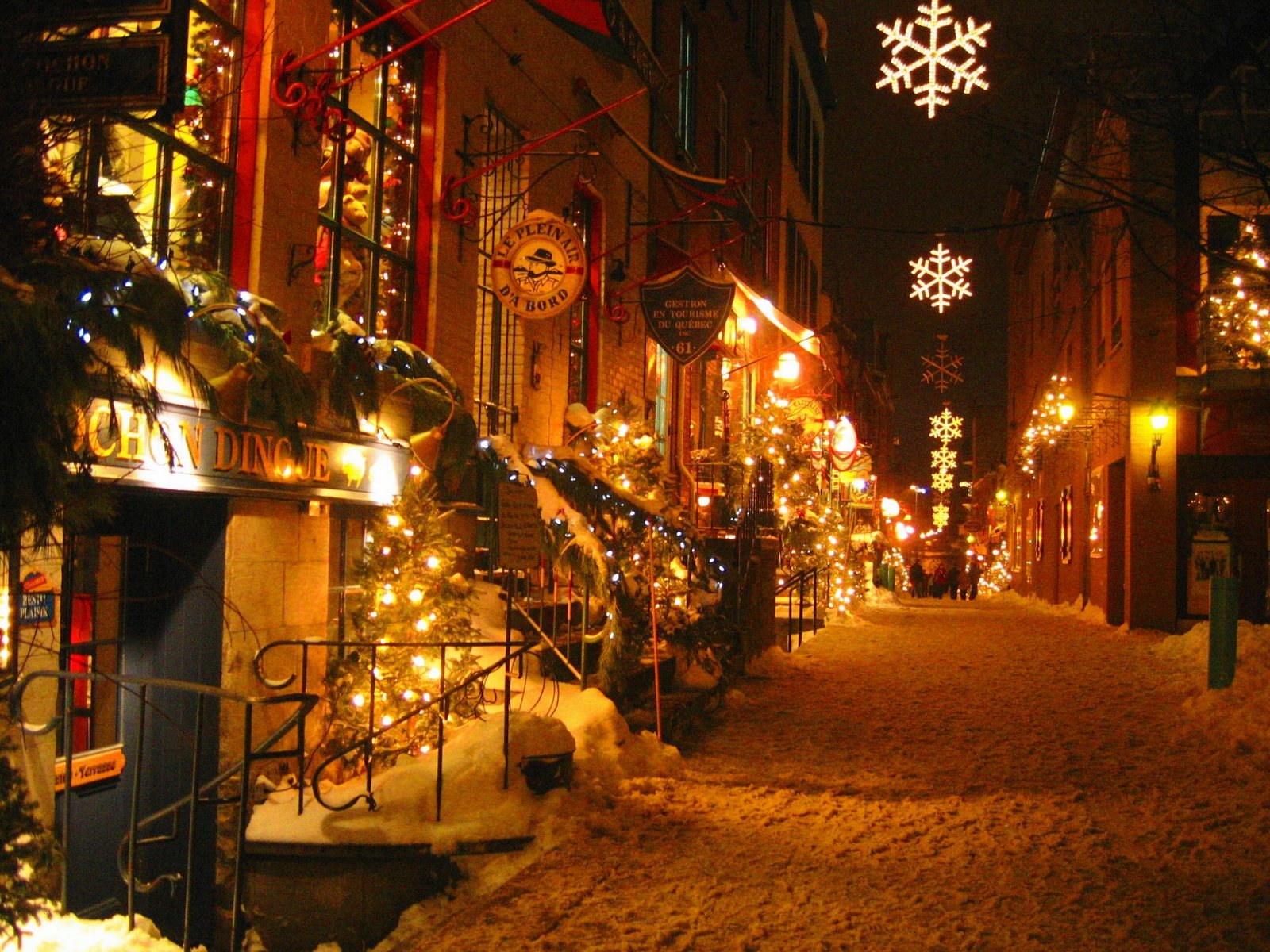 Strada natalizia innevata di notte, 1600x1200 900p, PC