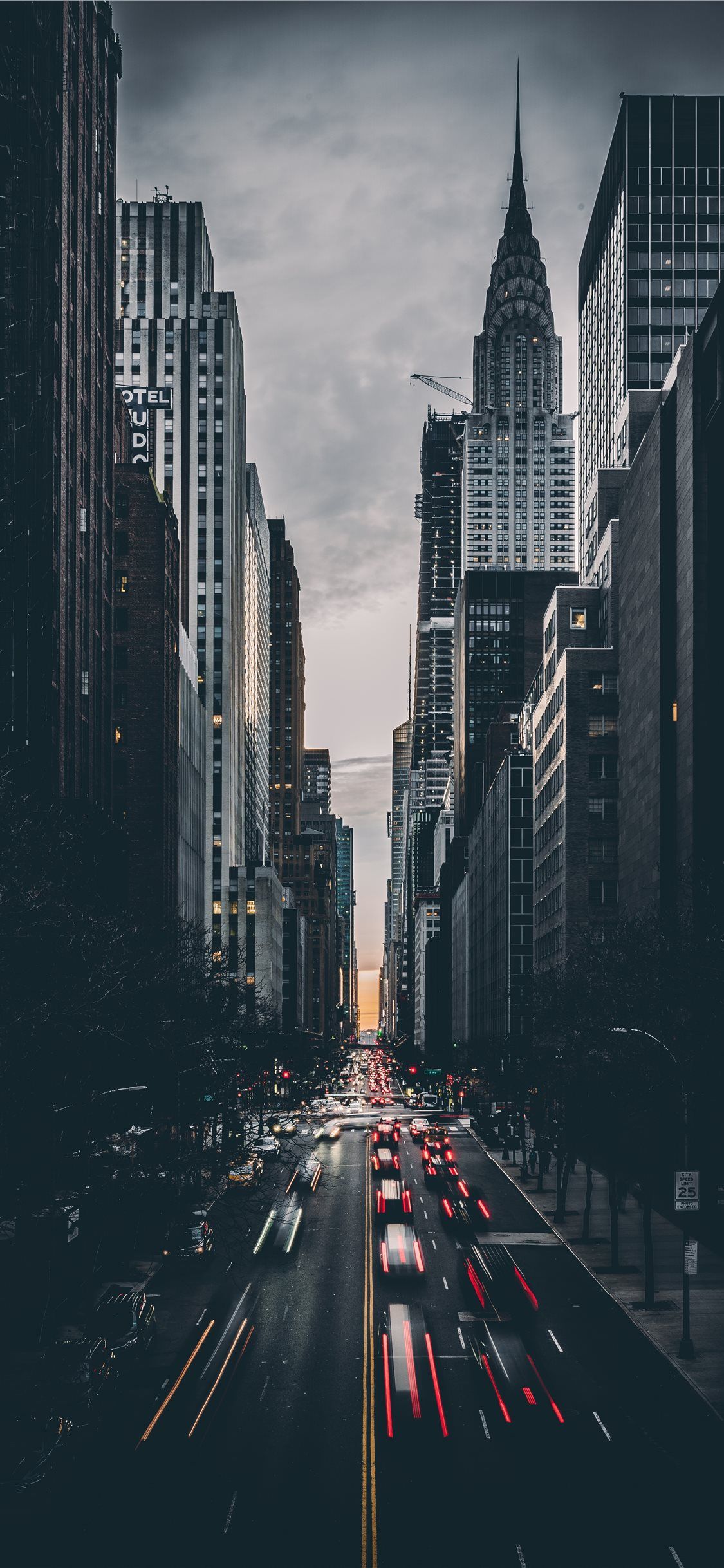 Skyline New York con traffico serale, 1125x2436 Verticale, iPhone