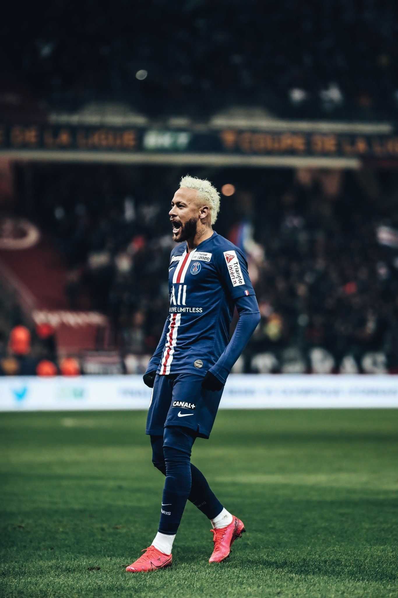 Neymar calciatore PSG campo, 1366x2048 Full HD Verticale, Smartphone