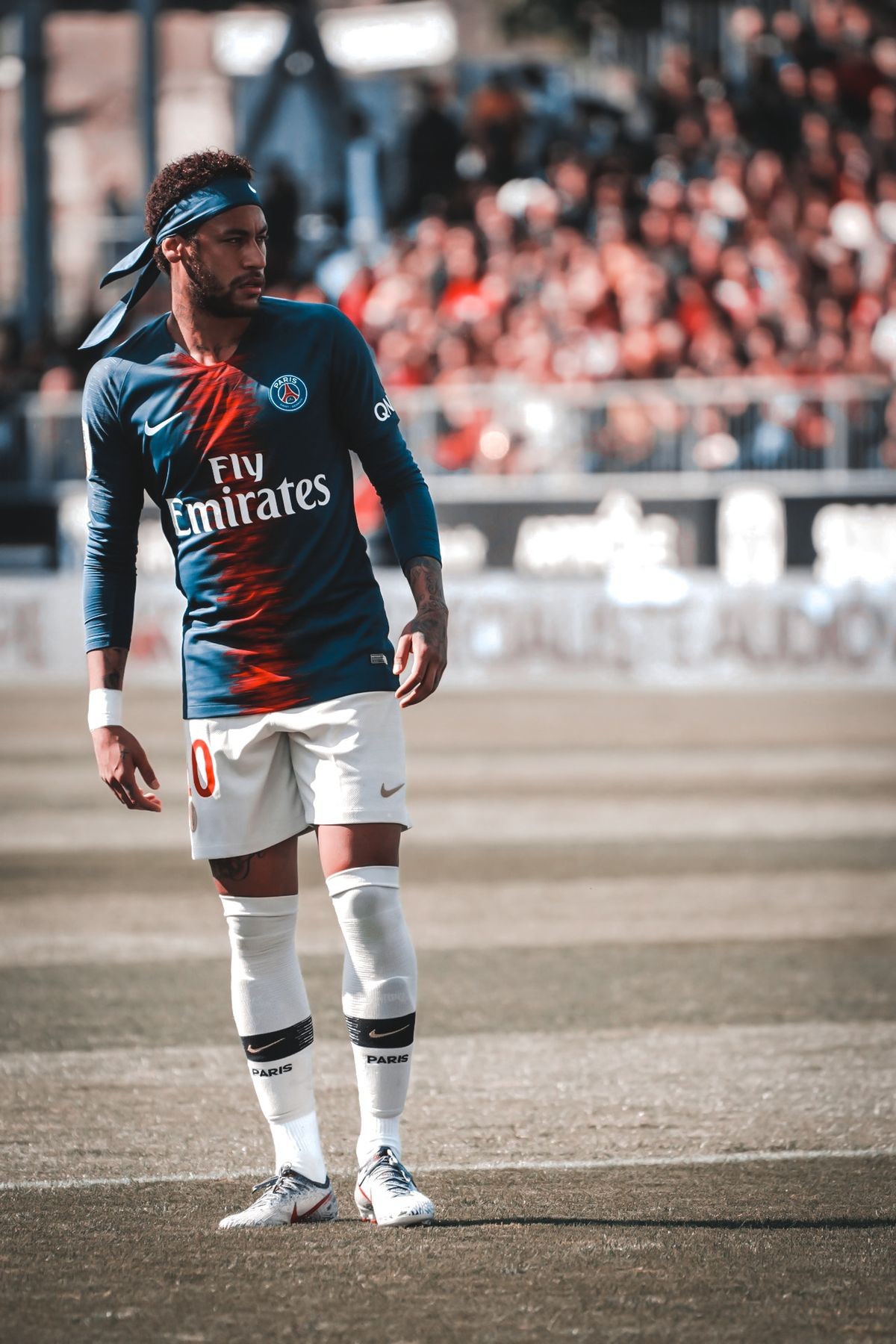 Calciatore PSG in campo, 1200x1800 Verticale, Telefono