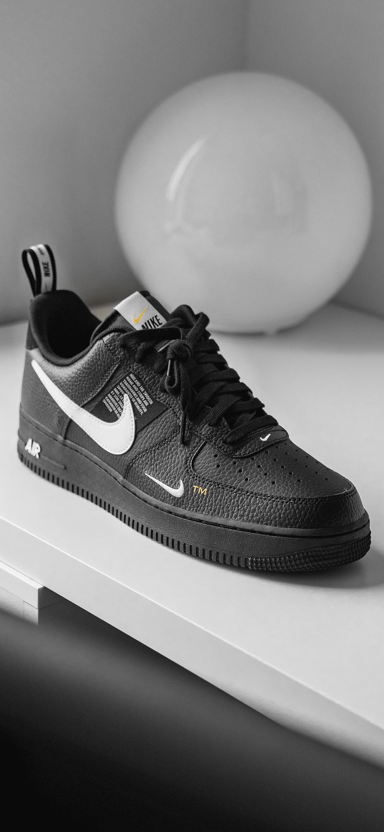 Sneaker Nike Air Force 1 nera, 1242x2688 Full HD Verticale, iPhone