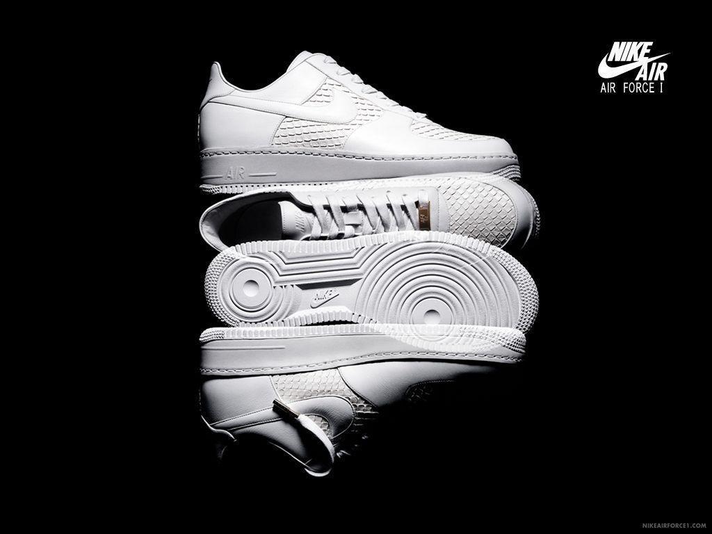 Sneaker bianca Nike Air Force 1, abbigliamento sportivo, 1024x768 HD, Desktop