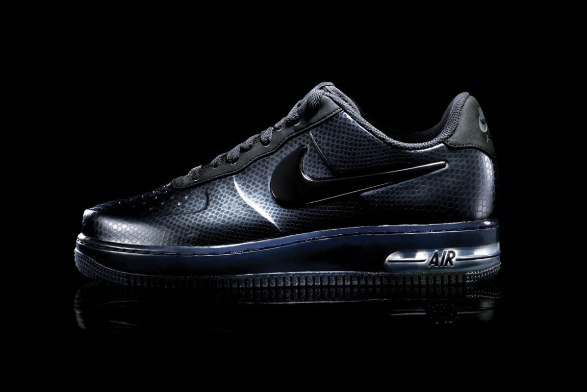 Sneaker Nike Air Force nera, 1151x768 HD, Laptop