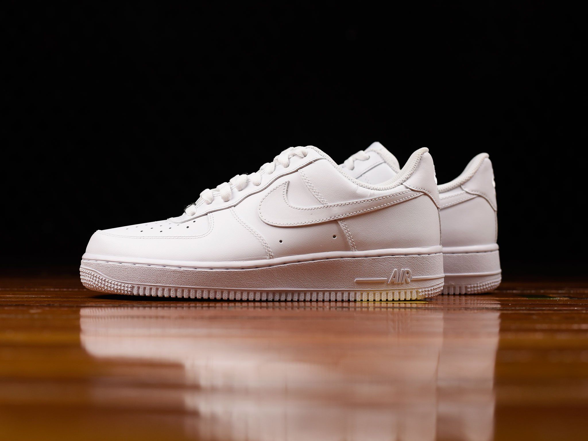 Nike Air Force 1 bianche, 2048x1536 alta risoluzione, Laptop