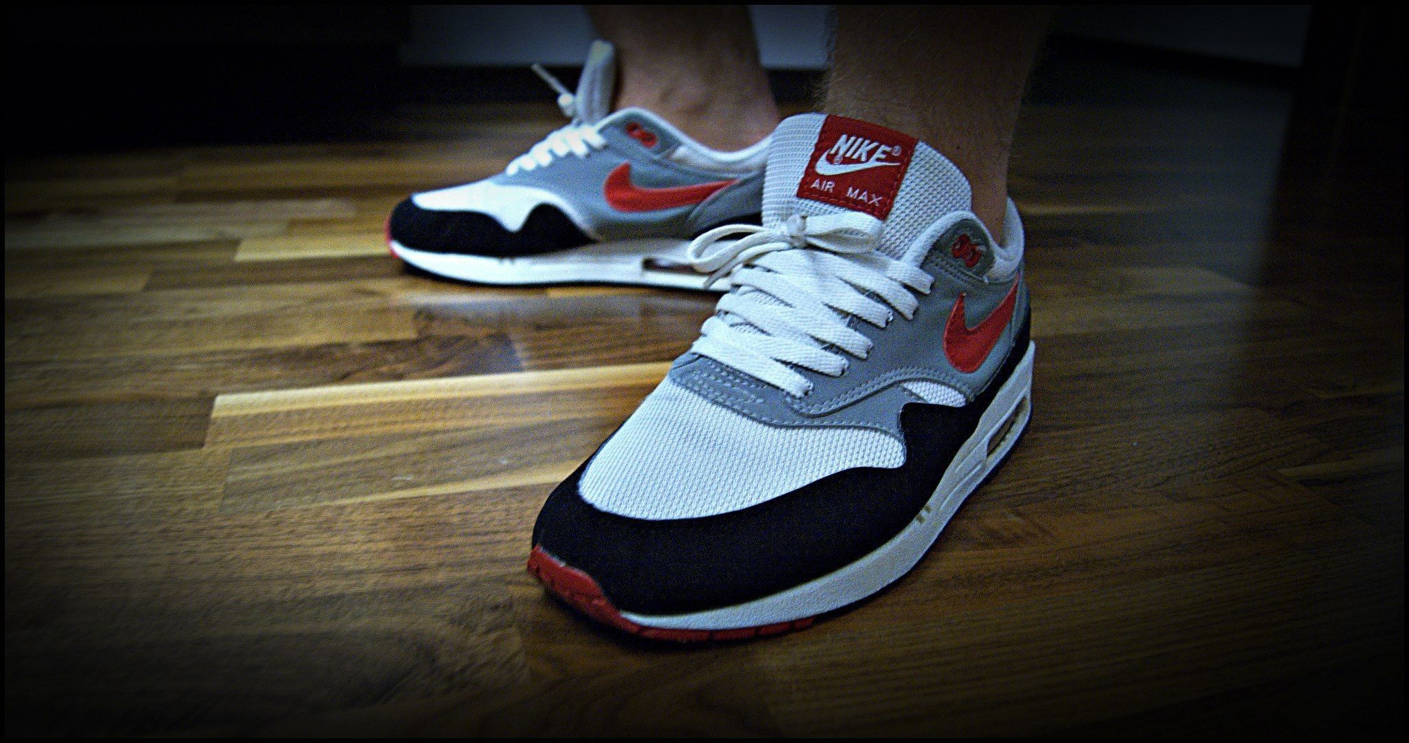 Nike Air Max sneaker piede, 2048x1080 alta risoluzione, Laptop