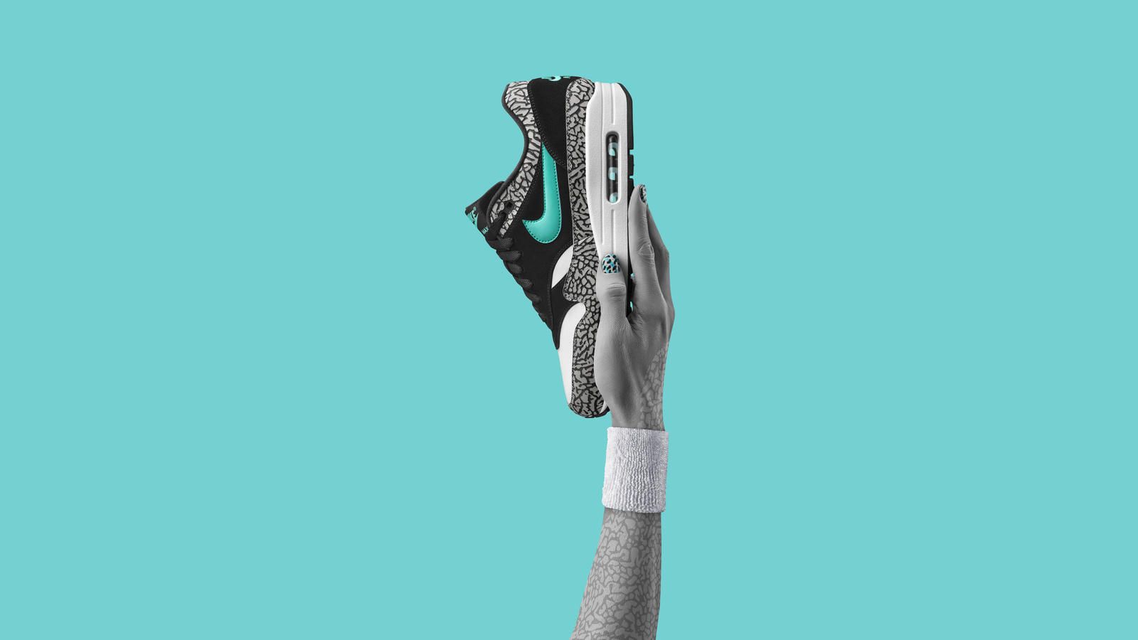 Mano regge scarpa Nike Air Max, 1600x900 HD, iMac
