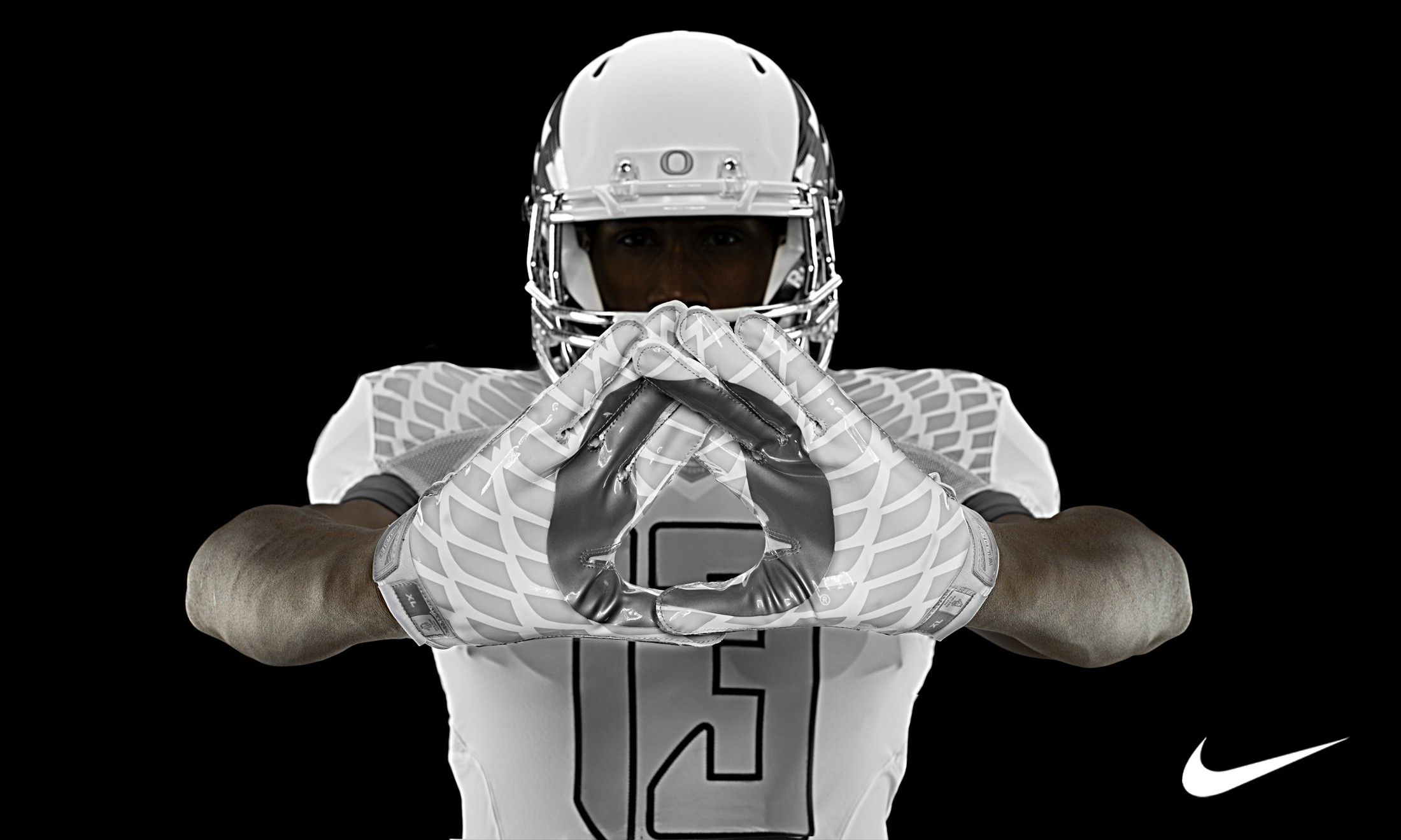 Giocatore football americano Nike Oregon, swoosh, 2200x1320 Hi-Res, Laptop