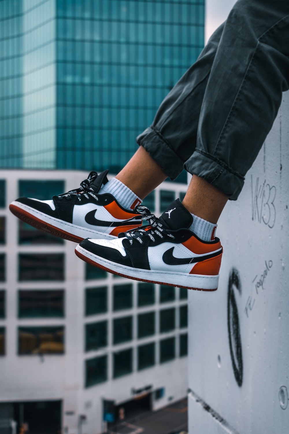 Nike Jordan scarpe nero arancio, swoosh, 1000x1500 Verticale, Telefono