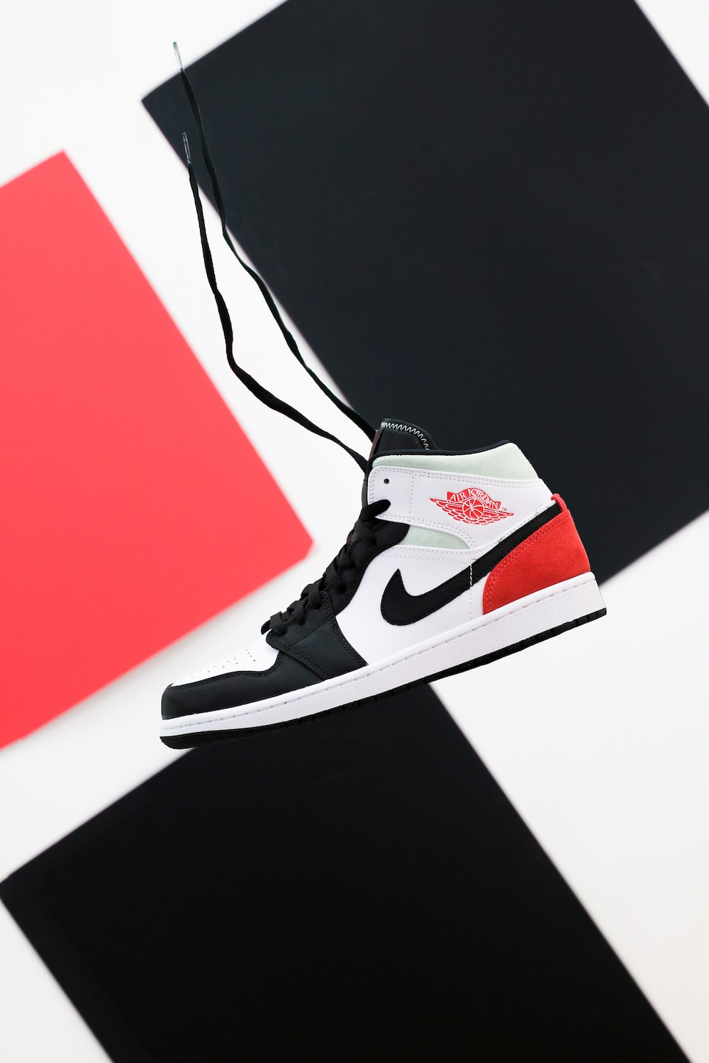 Scarpa Nike Jordan bianca rossa, 1000x1500 Verticale, Telefono