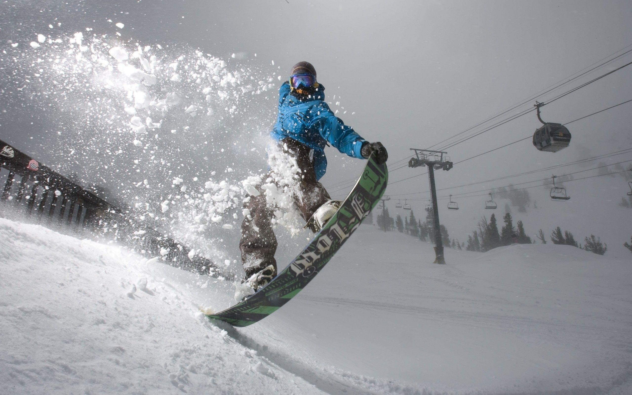 Snowboarder salta neve fresca, 2560x1600 2K+, PC