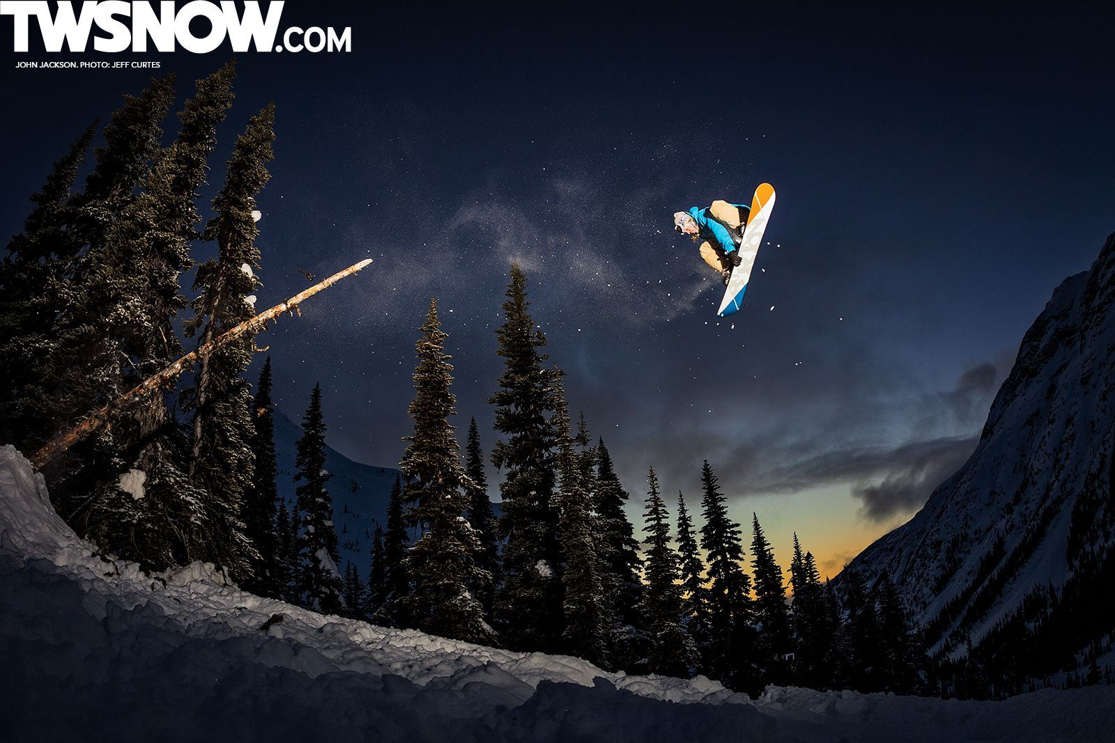 Snowboarder salto notturno montagna, 1600x1067 HD Ready, Acer Nitro