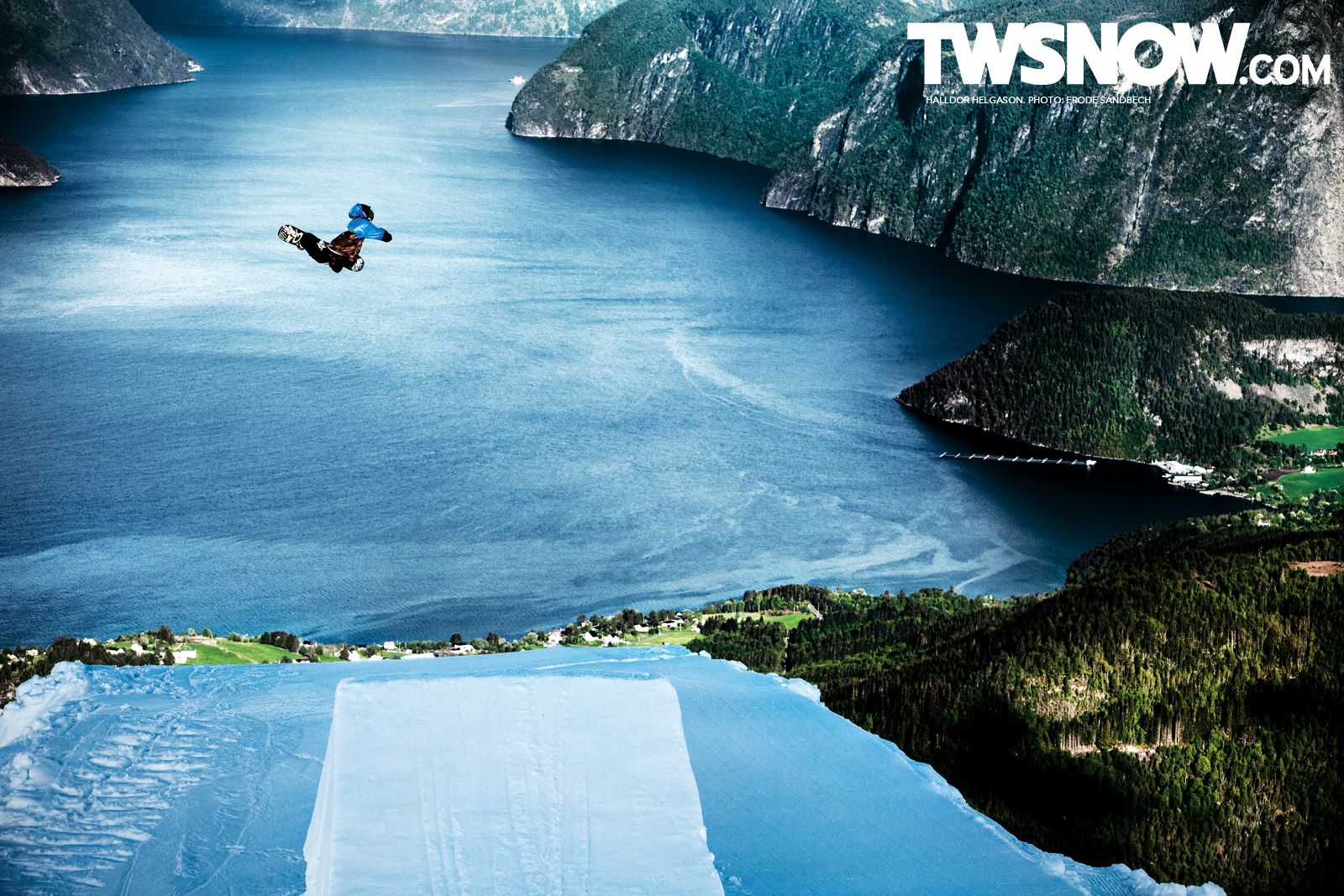 Snowboarder salto montagna neve, 1024x768 HD, Desktop