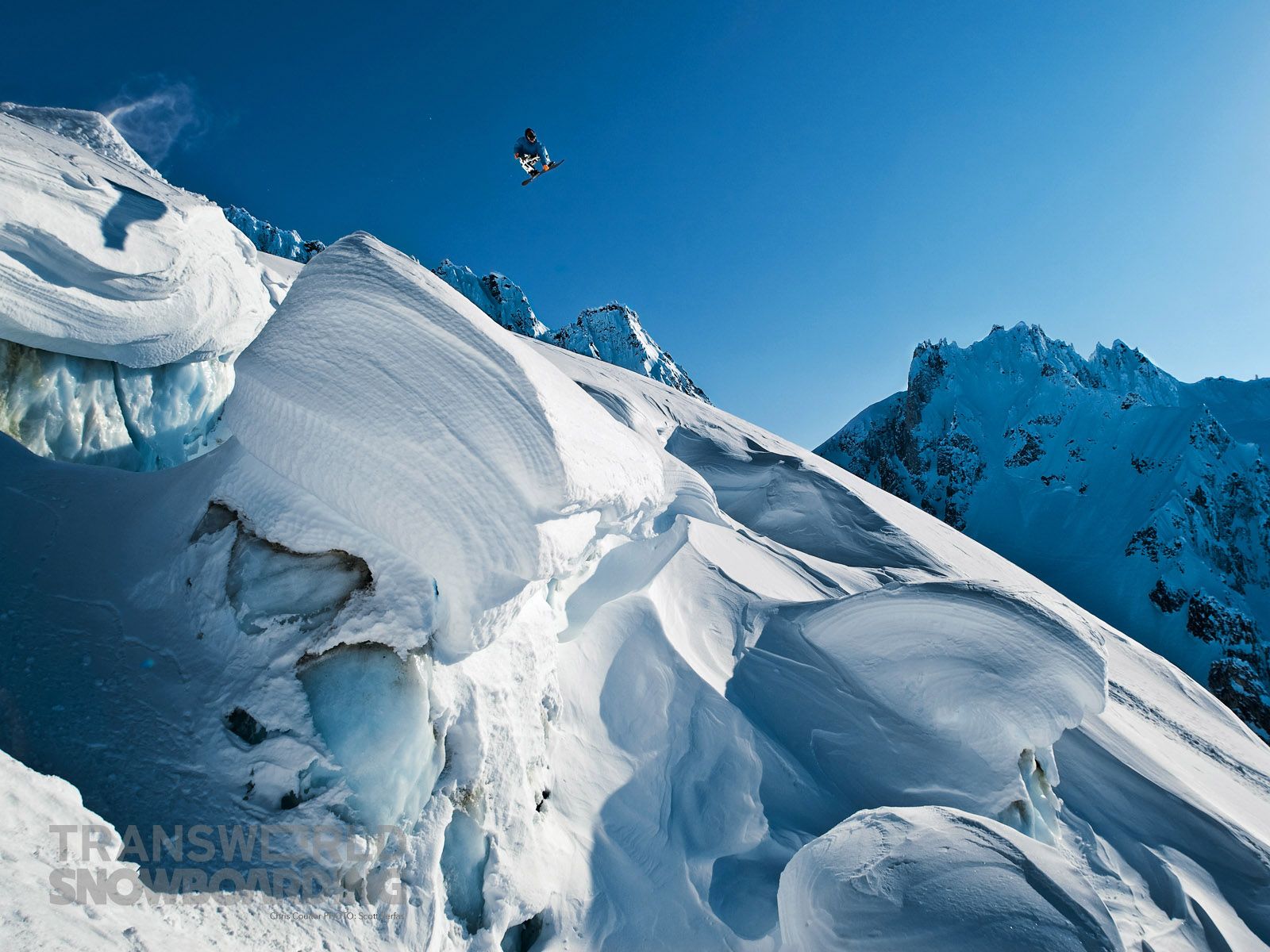 Snowboarder in piedi su montagna, 3648x2279 2K+, Laptop