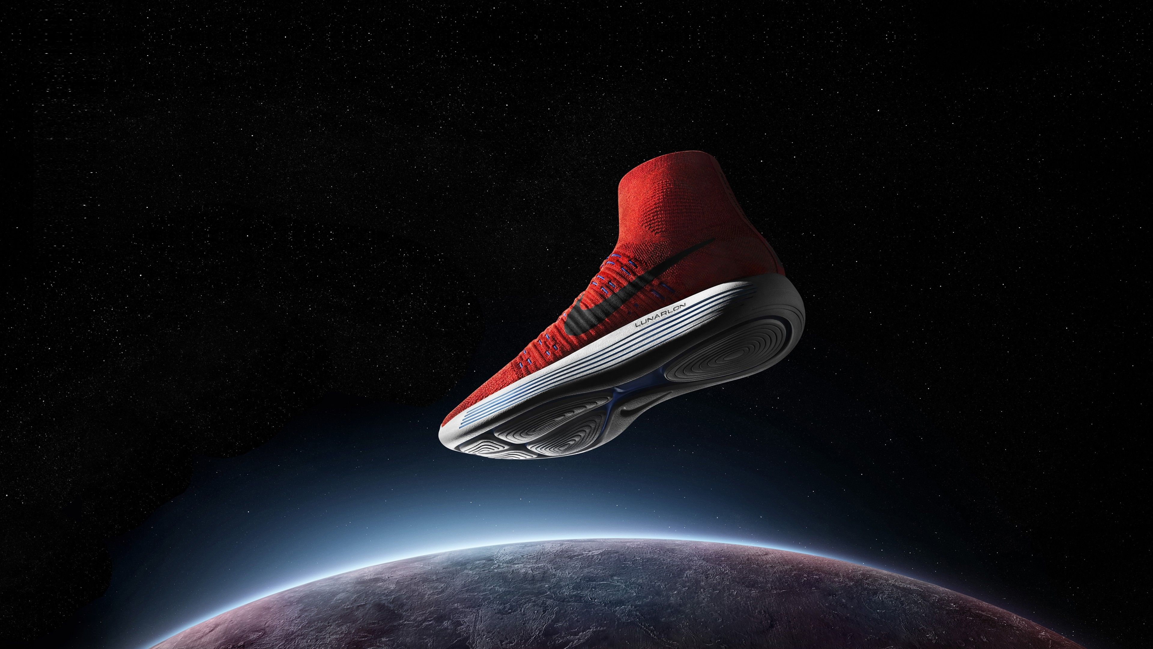 Scarpa Nike rossa nello spazio, 3840x2160 UHD, PC 4K