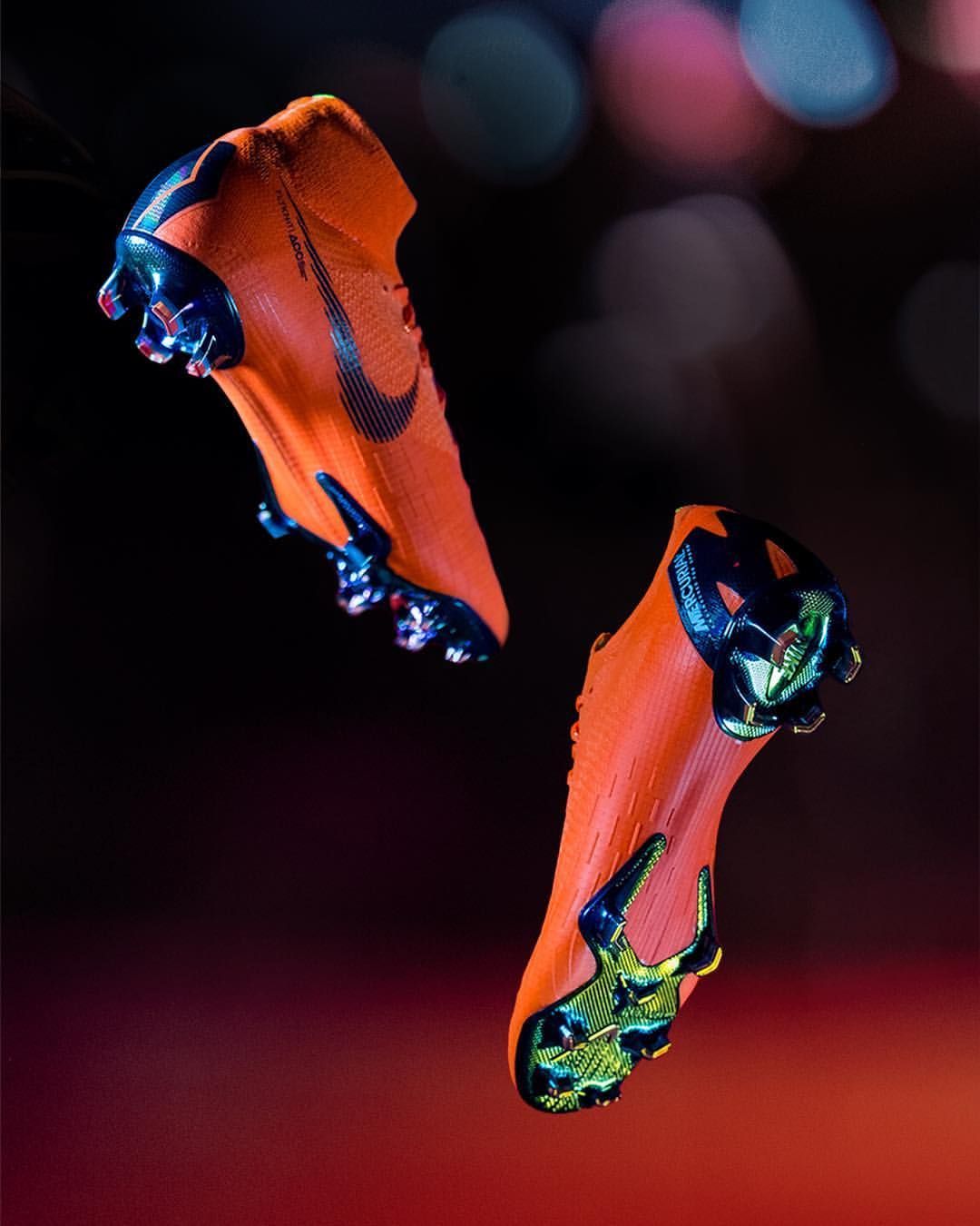 Scarpe da calcio Nike arancioni, 1080x1350 Verticale, Telefono