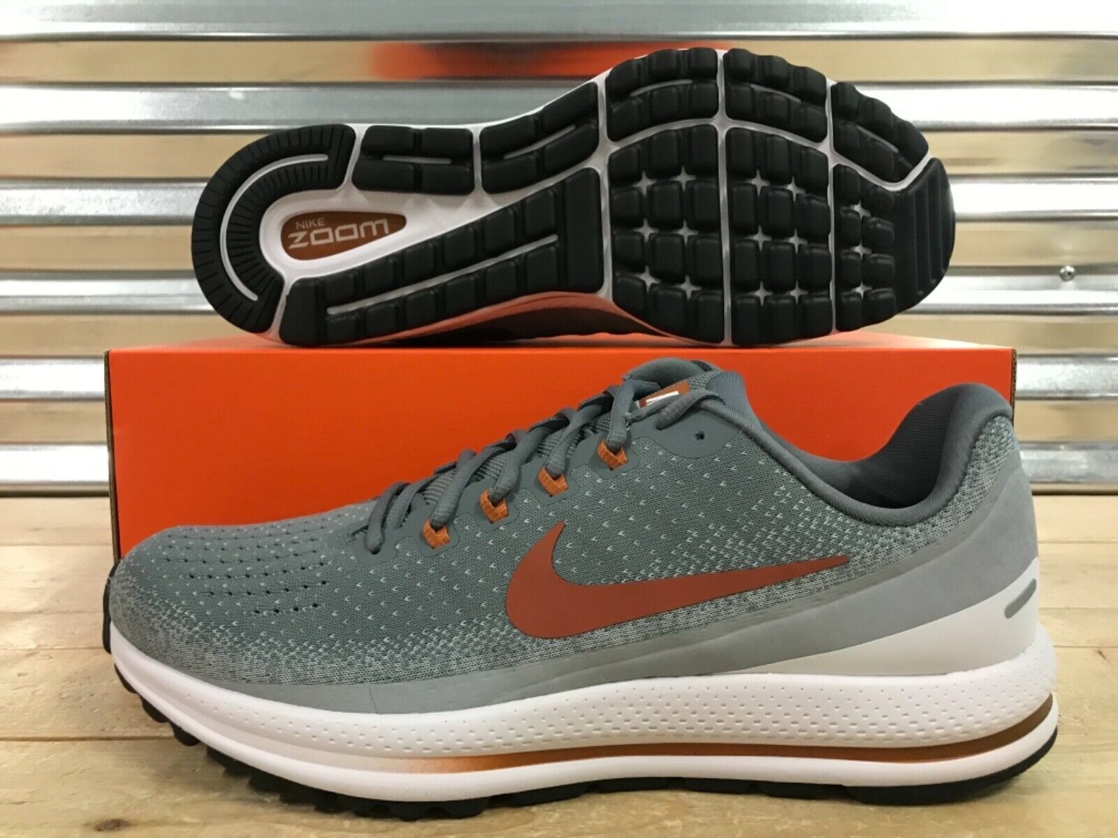 Nike Air Zoom Vomero grigia arancione, swoosh, 1600x1200 900p, Desktop