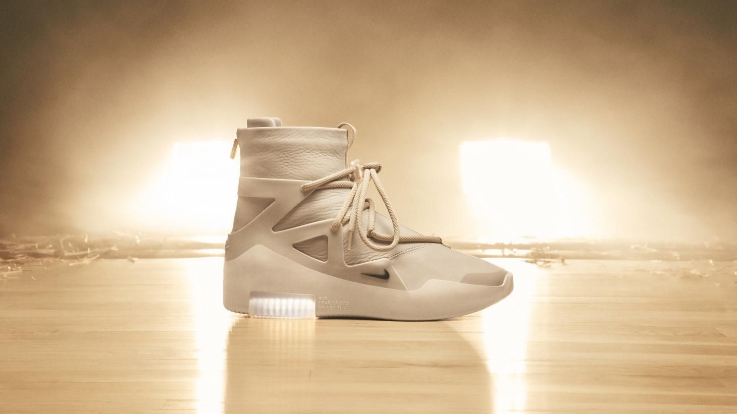 Scarpa Nike Fear of God beige, 1460x821 720p, PC