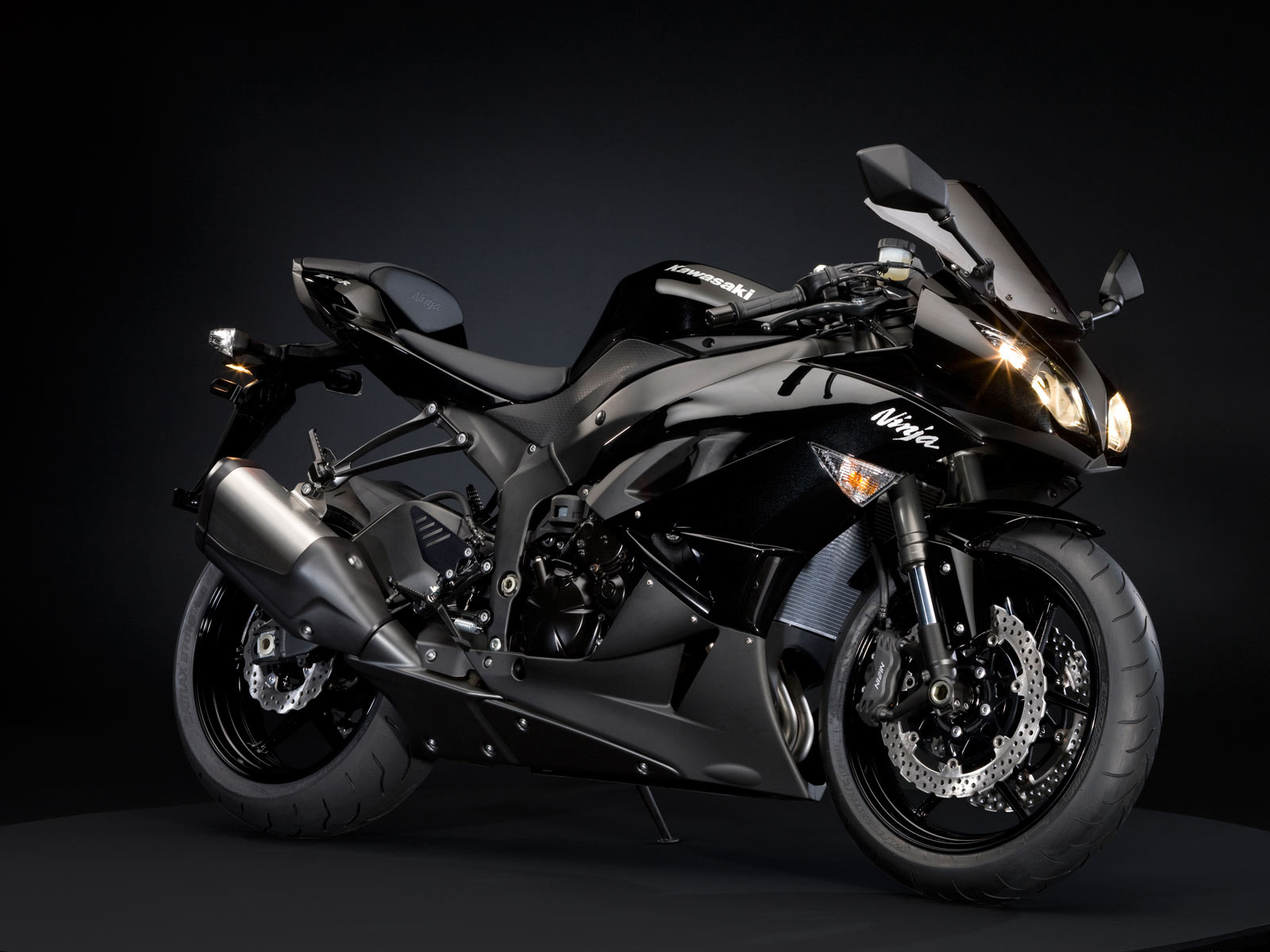 Moto Kawasaki Ninja nera, 1600x1200 HD Ready, Notebook Gaming