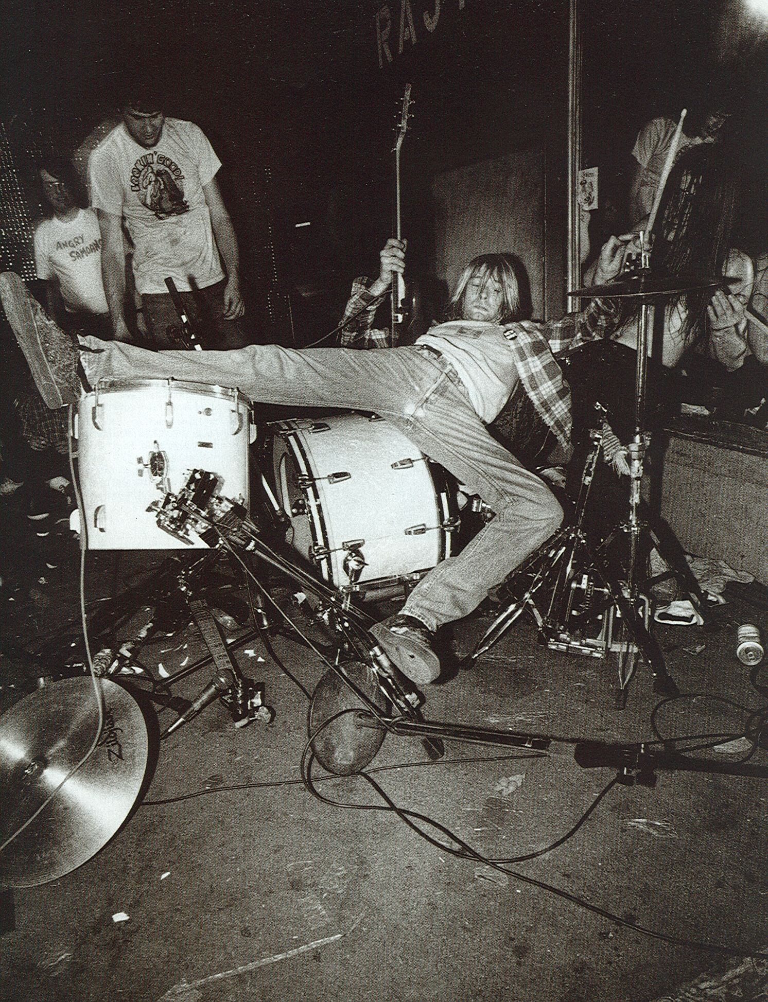 Kurt Cobain palco batteria, 1492x1947 Full HD Verticale, iPhone