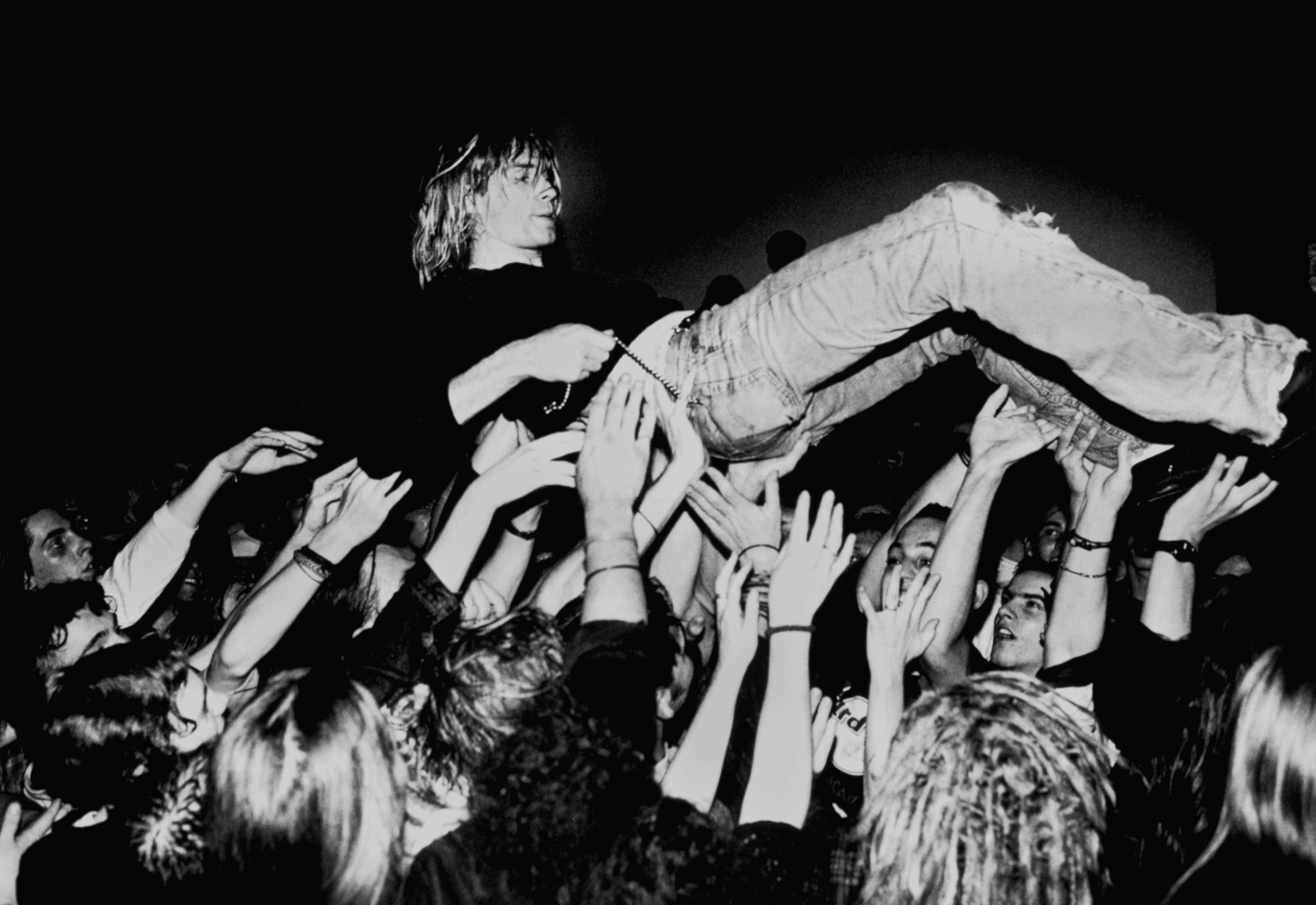 Kurt Cobain crowd surfing, 7551x5192 UHD, PC 4K
