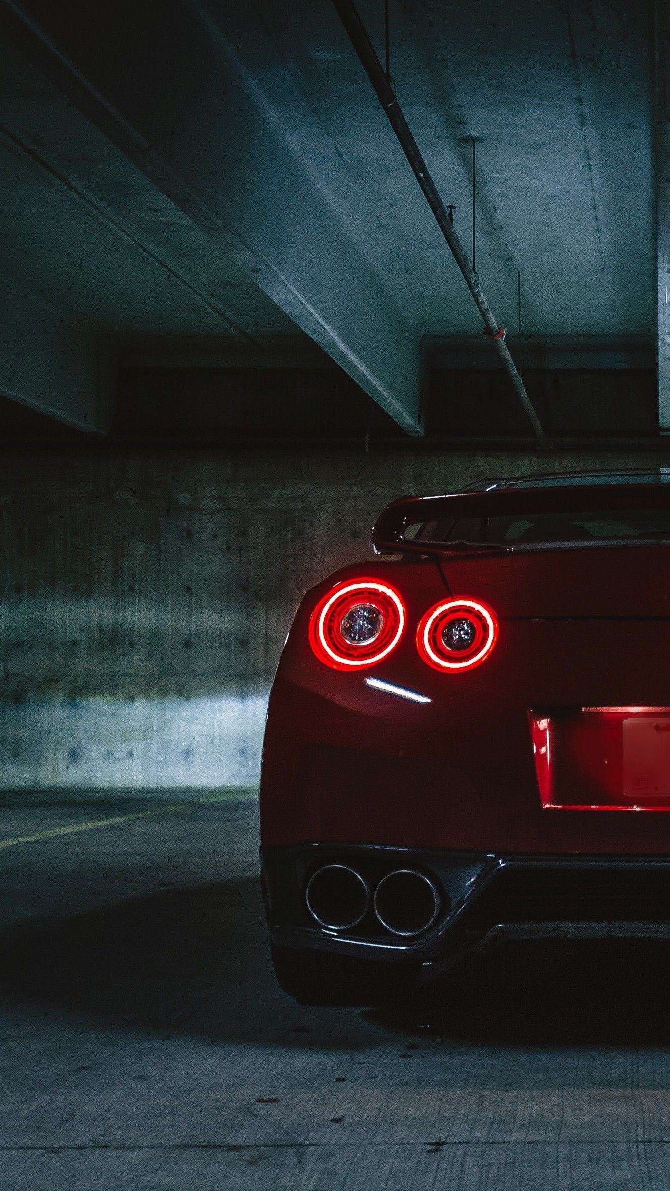 Nissan GTR nera parcheggio, 1350x2400 Full HD Verticale, Smartphone