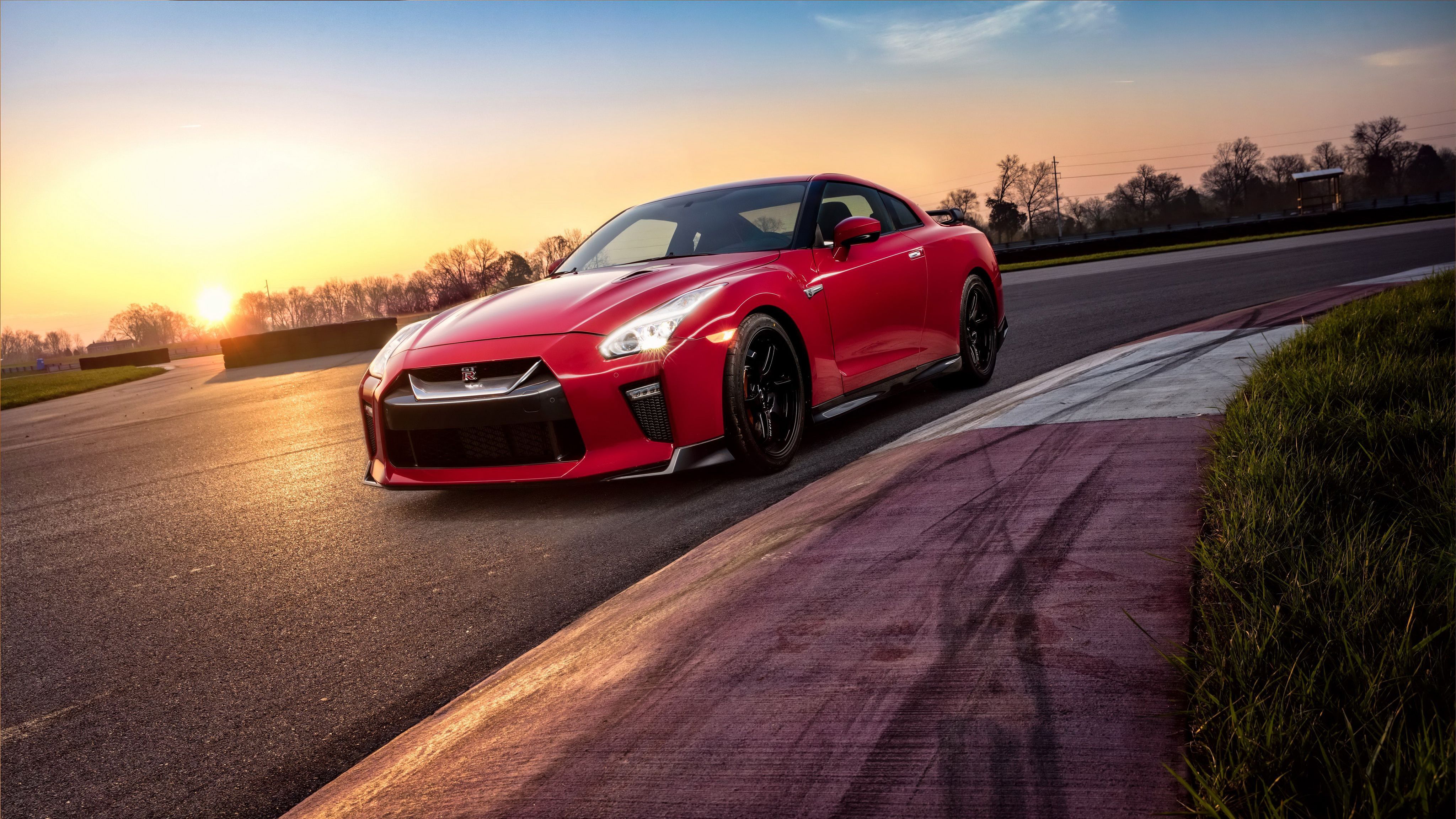 Nissan GT-R rossa su pista, 4096x2304 4K Ultra HD, Monitor 4K