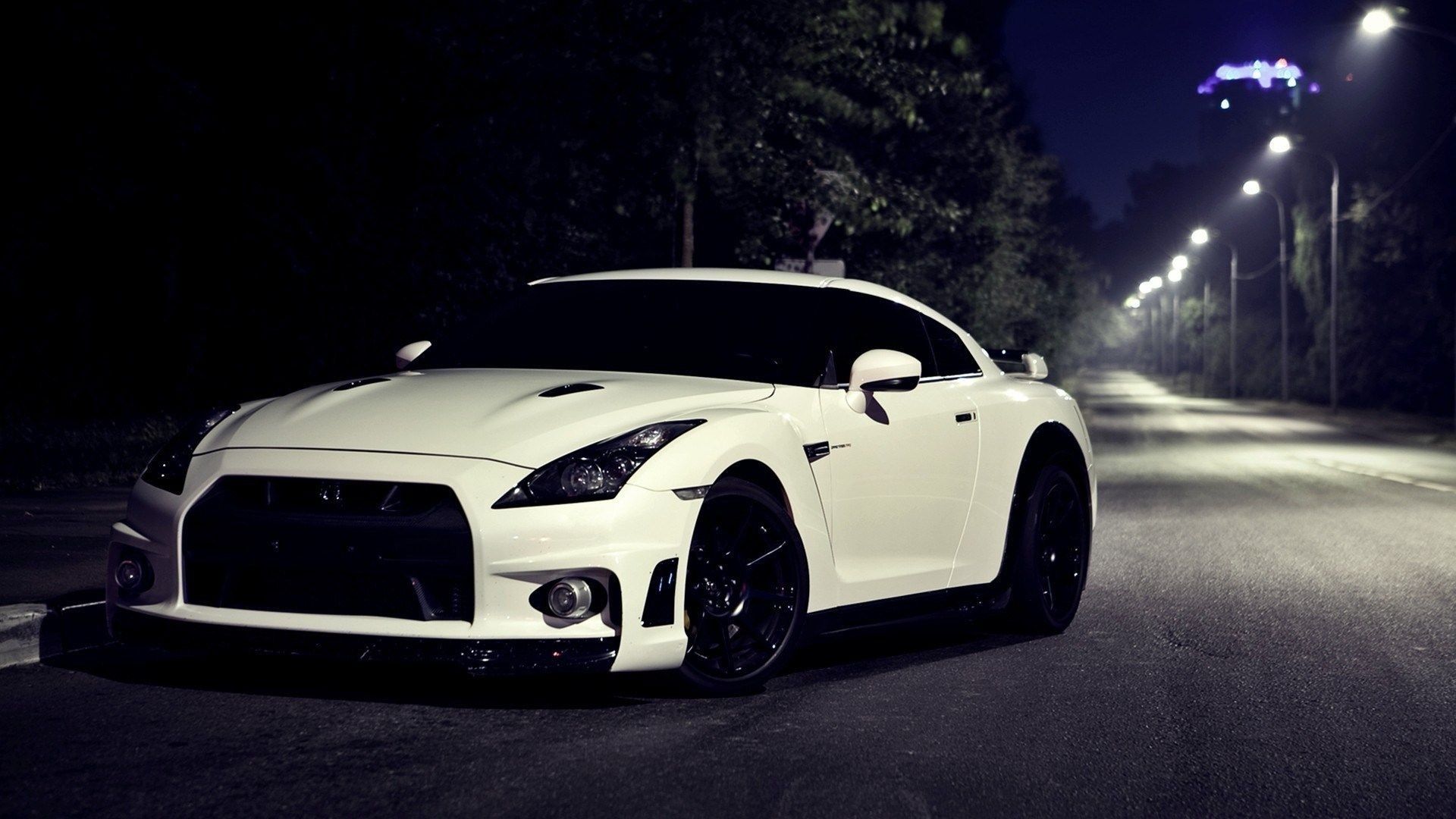 Nissan GT-R bianca notturna, 1920x1080 Full HD, PC