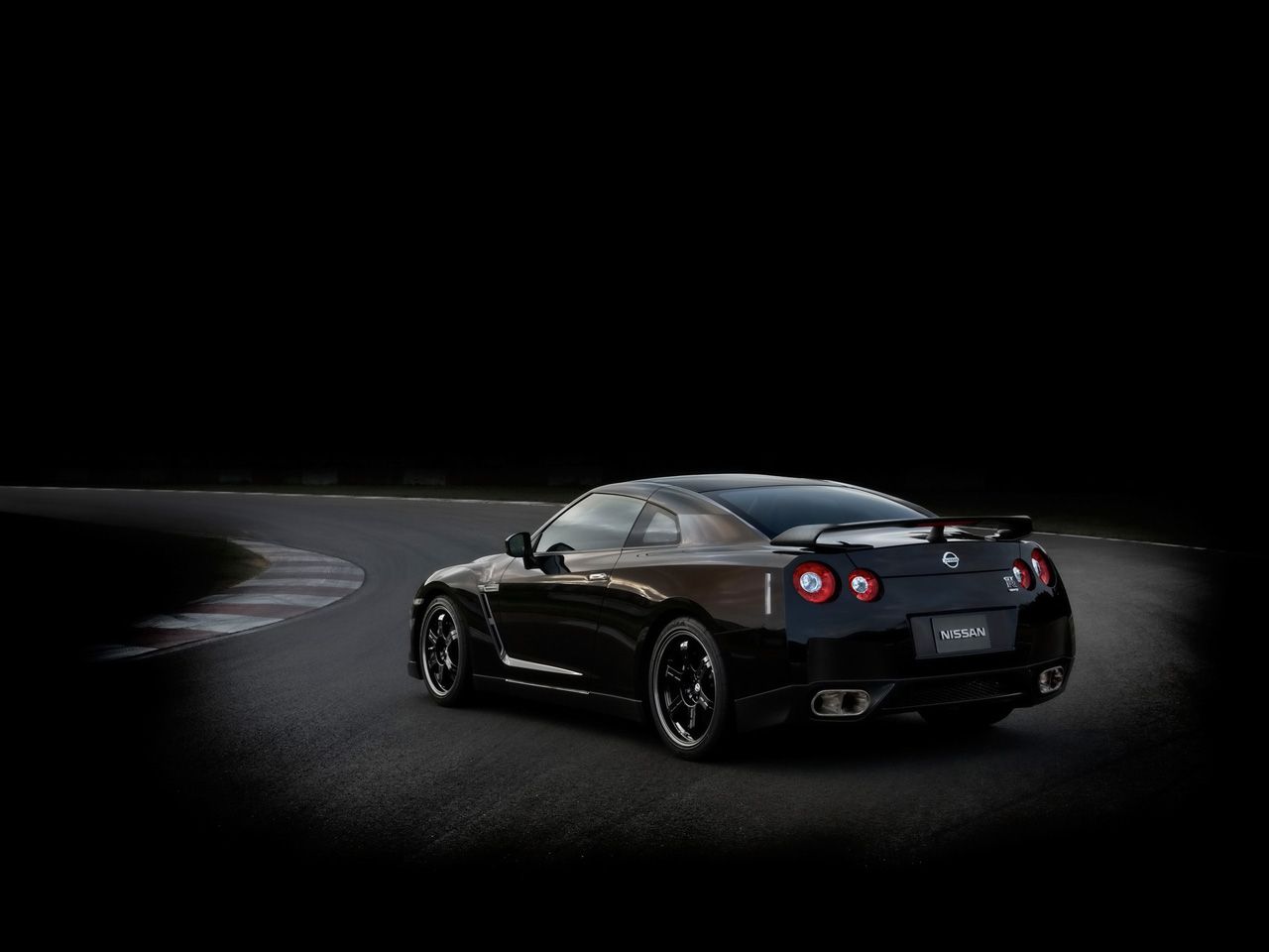 Nissan GT-R nera, 1280x960 720p, Laptop