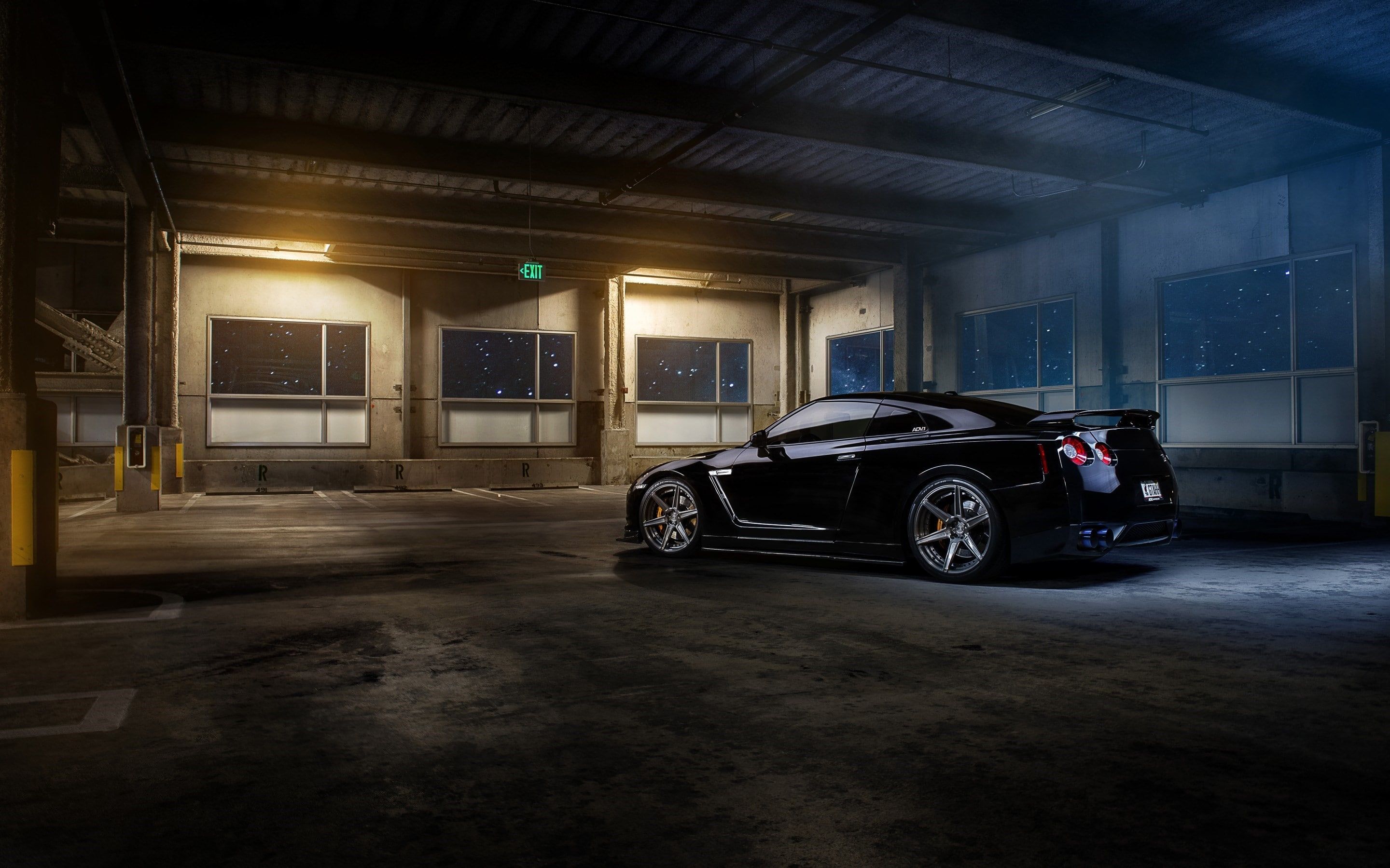 Nissan GTR nera garage, 2880x1800 2K+, Desktop