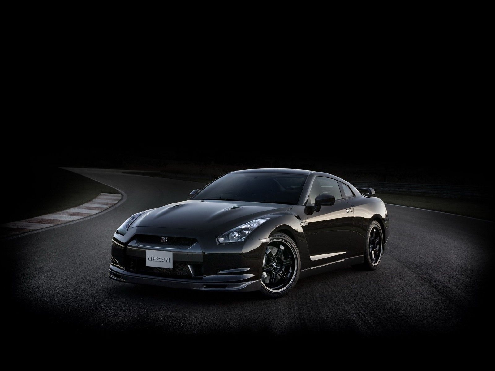 Nissan GTR nera, 1600x1200 HD Ready, Laptop