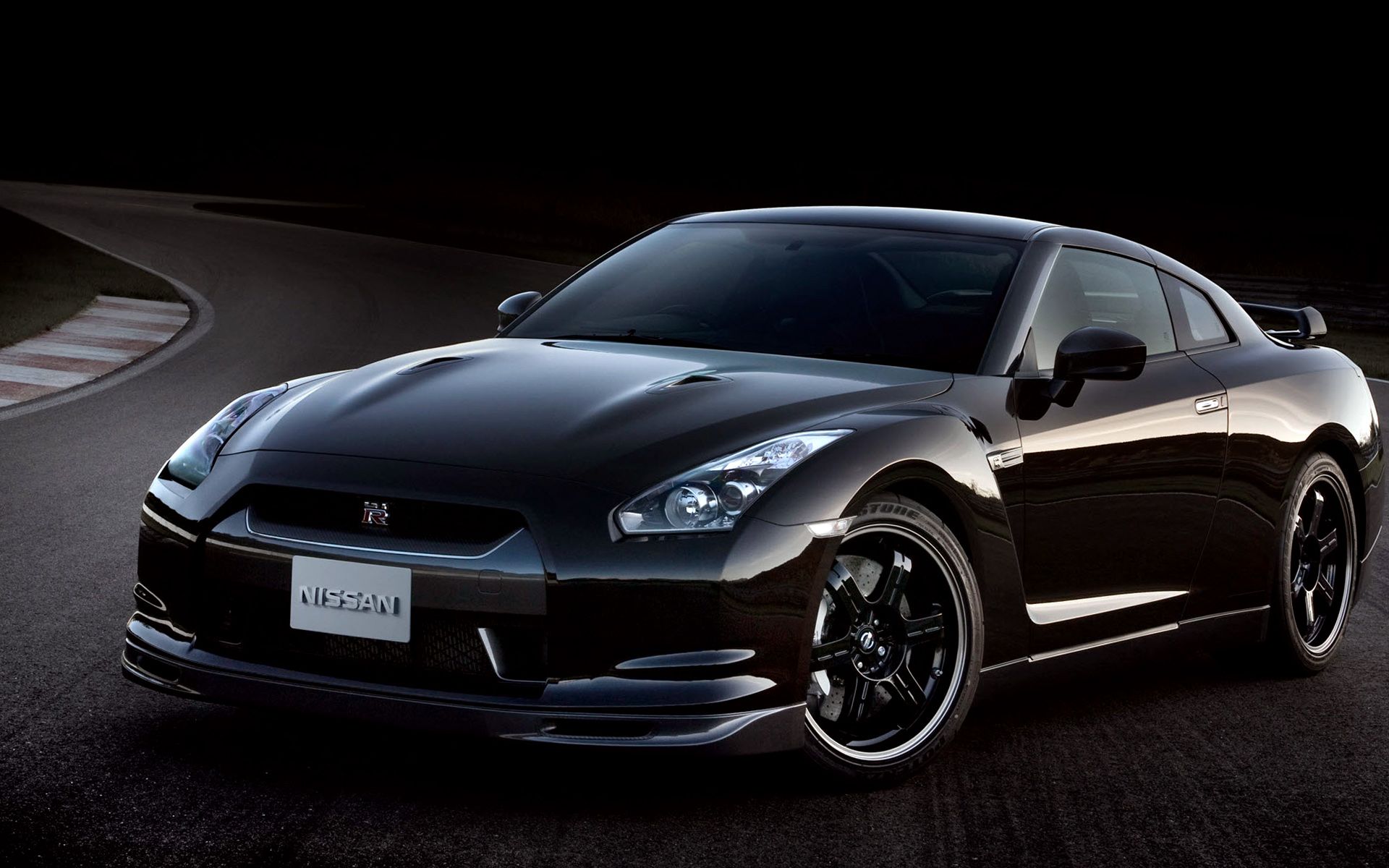 Nissan GT-R nera, 1920x1200 Full HD+, Desktop