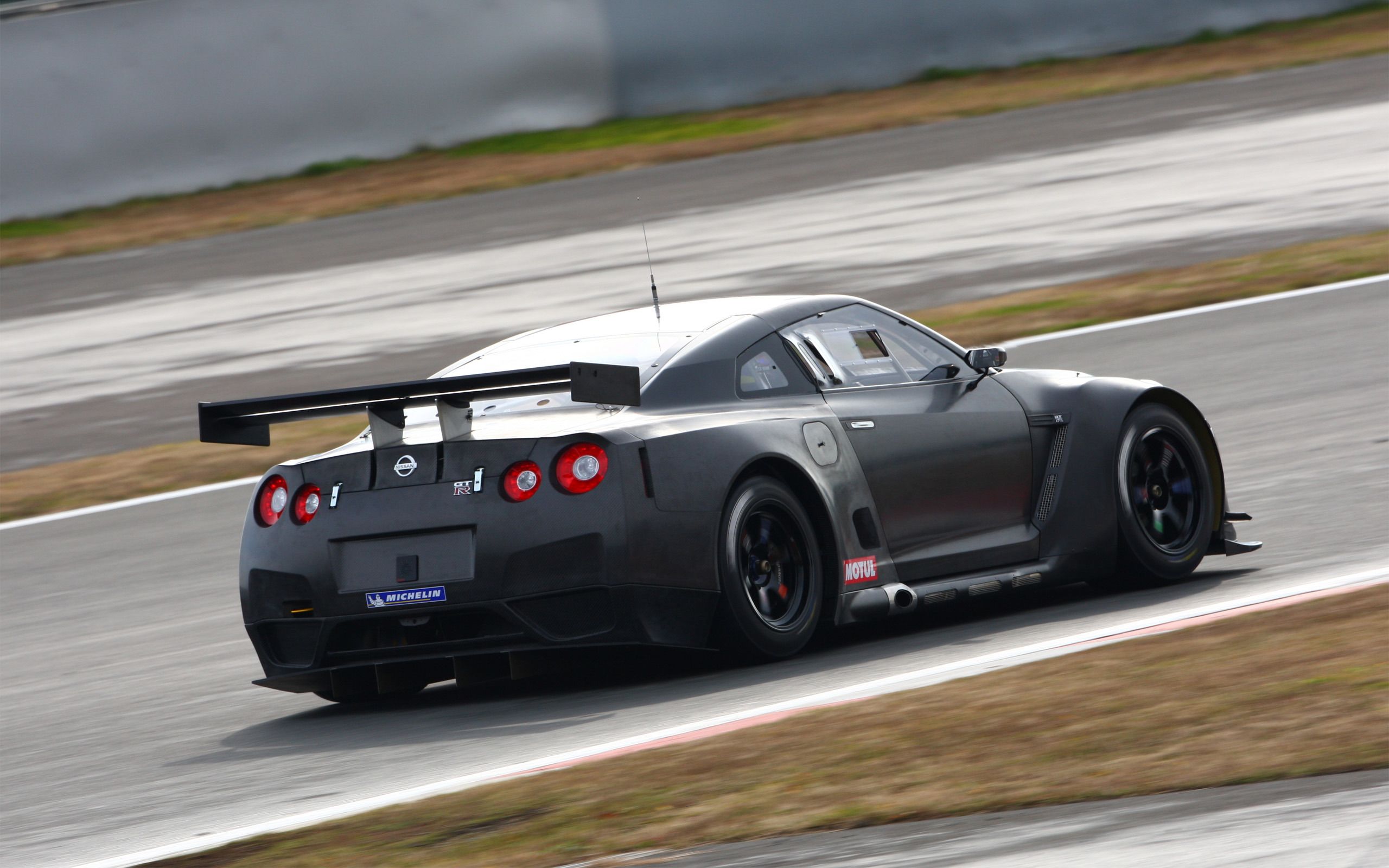 Nissan GT-R nera pista, 2560x1600 2K+, Desktop