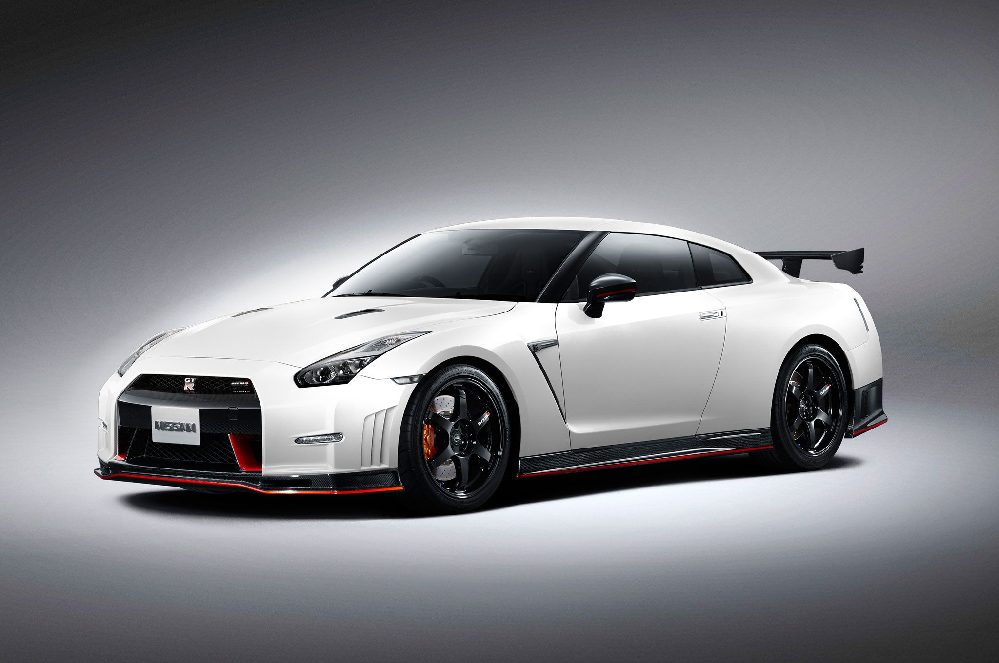 Nissan GT-R Nismo bianca, 2048x1360 2K, PC