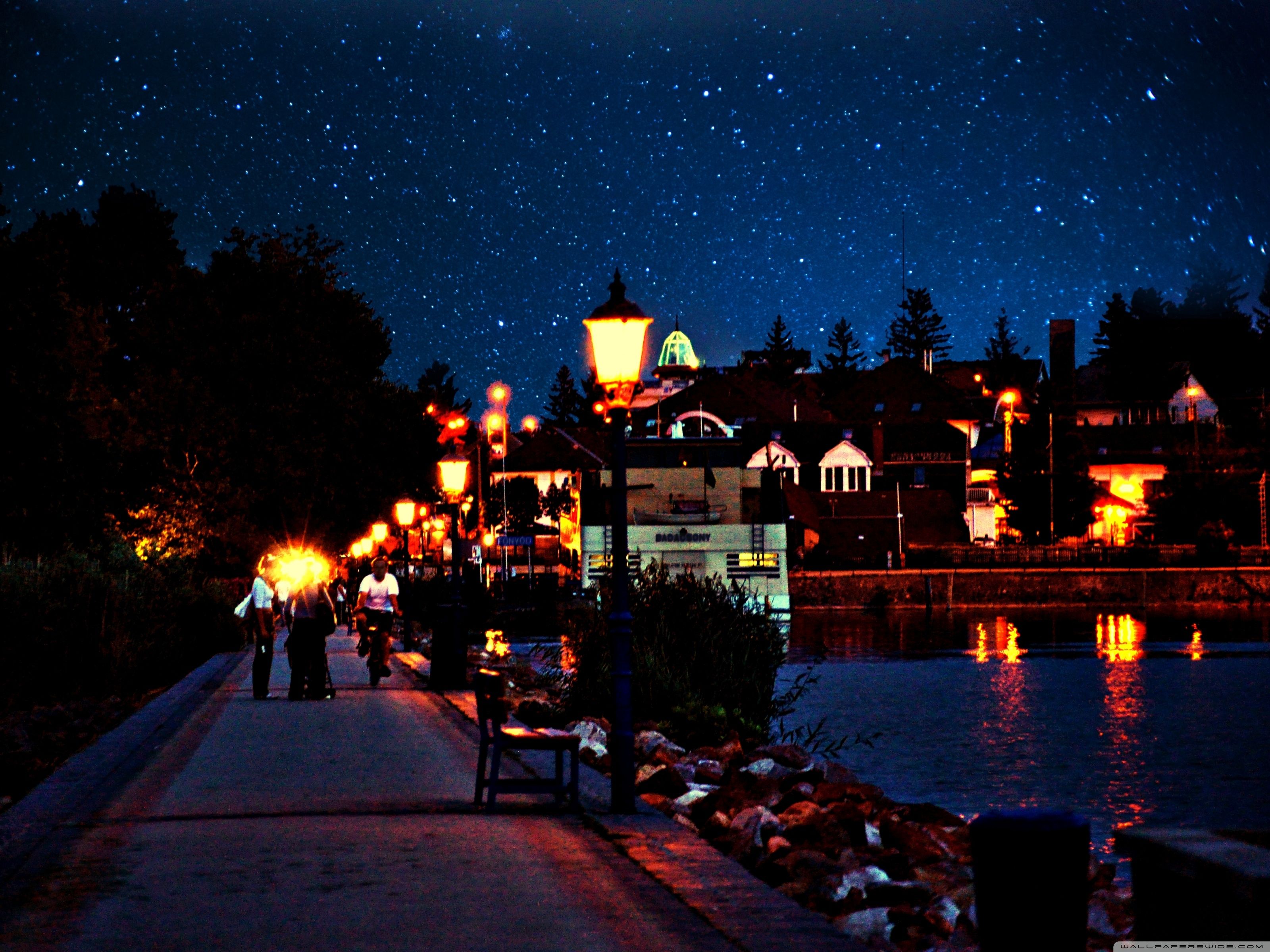 Lungomare notturno con luci, 3200x2400 2K+, Monitor Gaming