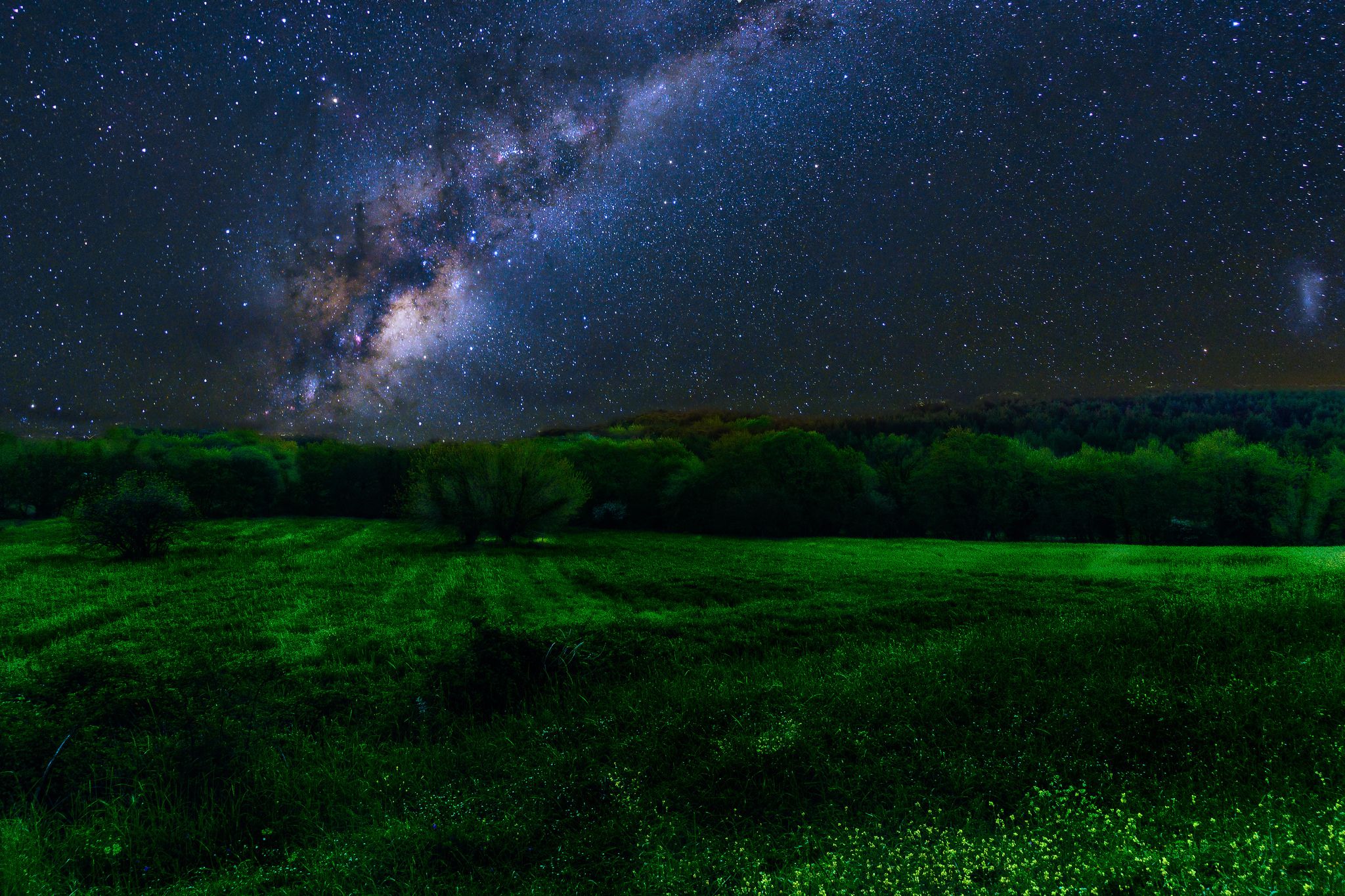 Via Lattea su prato notturno, 2048x1365 Hi-Res, Desktop