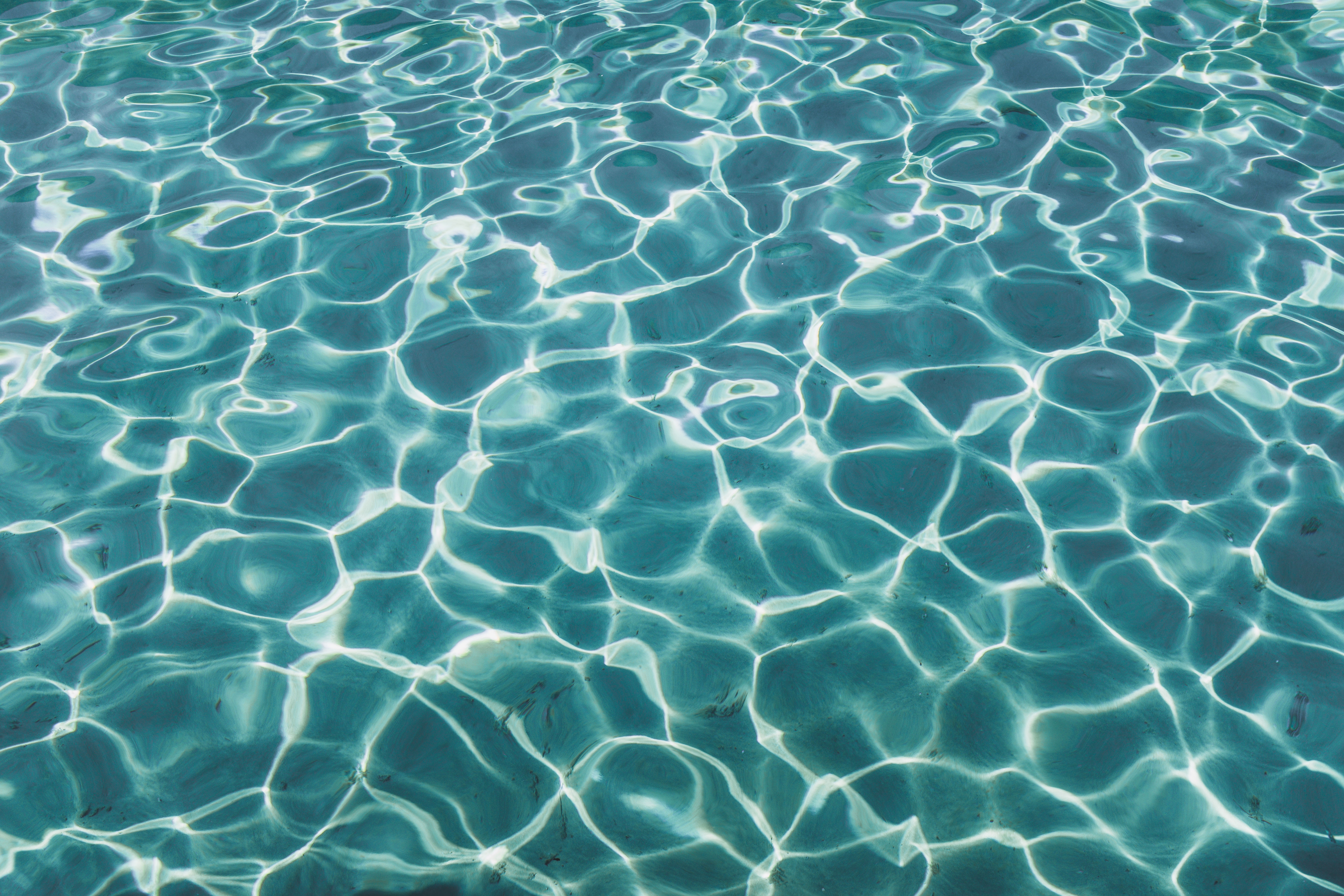 Riflessi acqua turchese piscina, 6000x4000 UHD, PC 4K