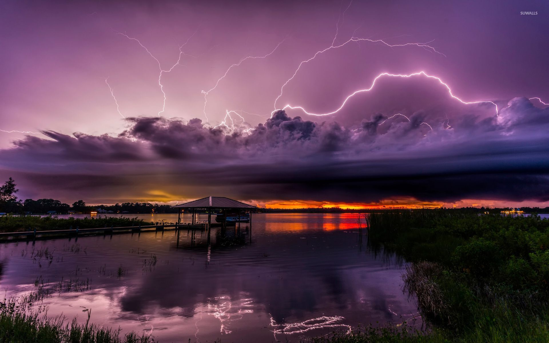 Nuvole temporalesche viola con fulmini, 1920x1200 Full HD+ WUXGA, PC