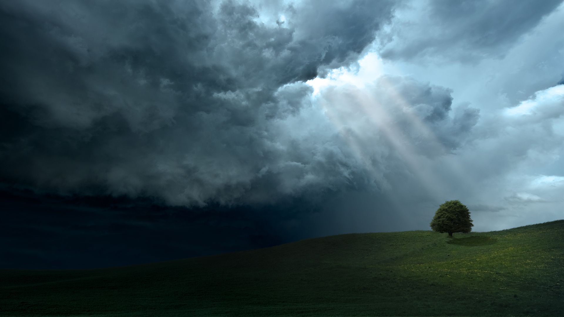 Nuvole scure temporalesche su collina, 1920x1080 Full HD, PC Desktop