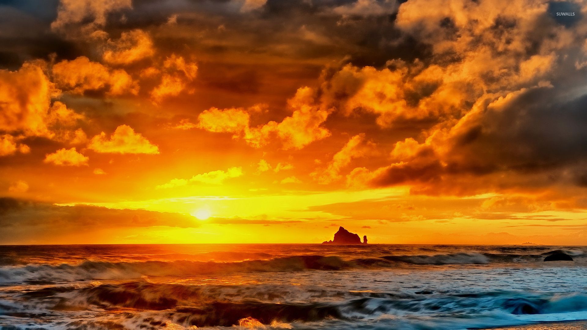 Tramonto arancione con nuvole sul mare, 1920x1080 1080p, Desktop