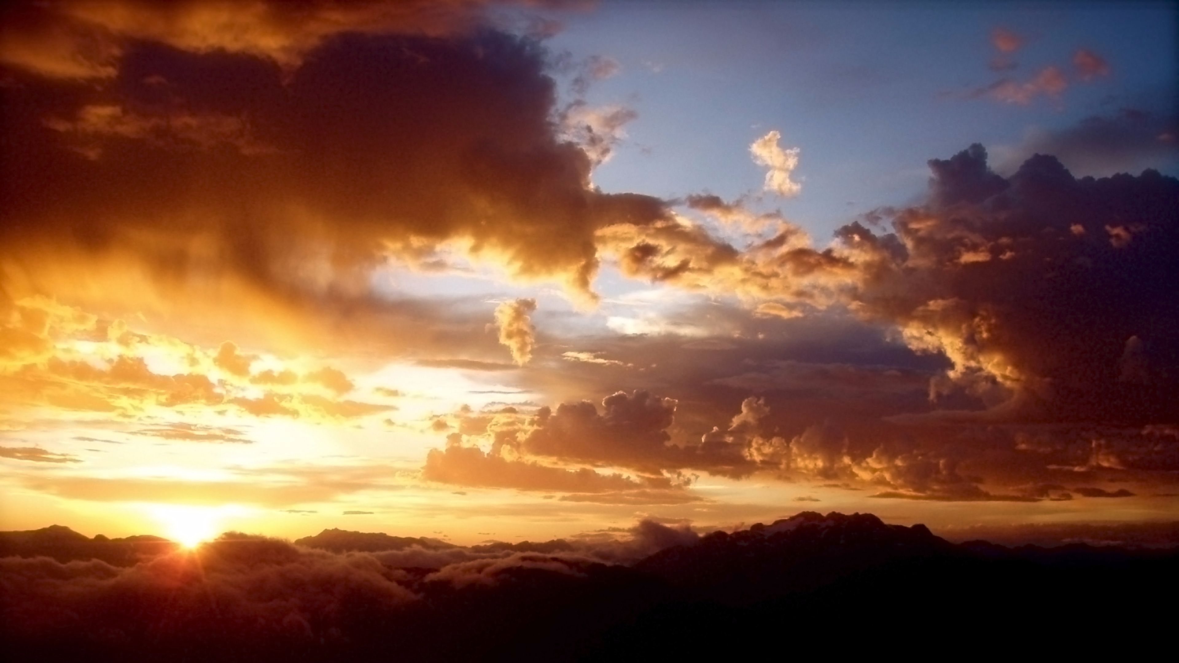 Tramonto con nuvole dorate, 3840x2160 4K Ultra HD, Monitor 4K
