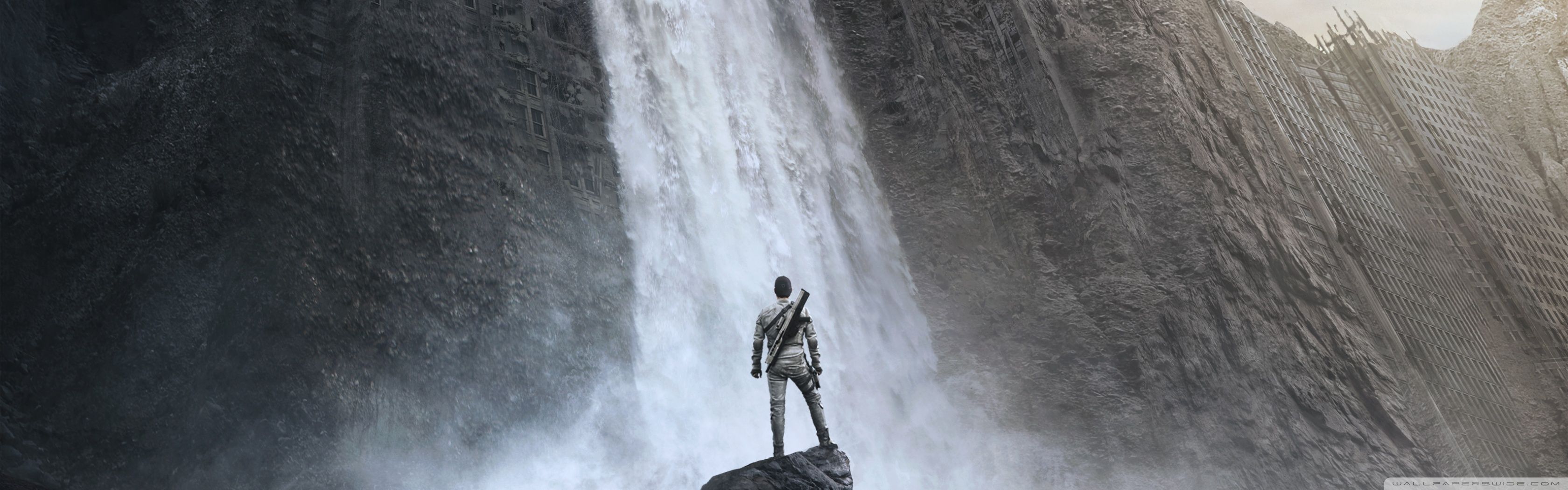 Uomo su roccia, cascata, 3360x1050 Panoramico, Monitor Gaming