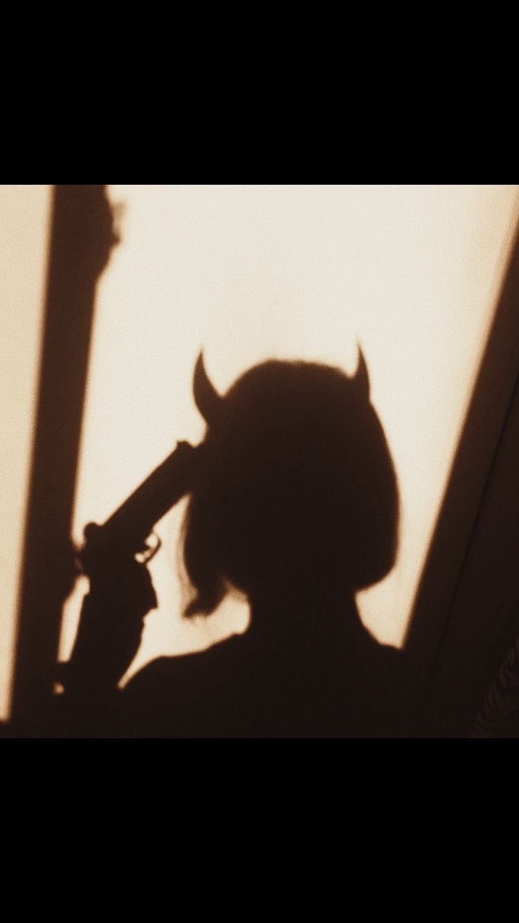 Silhouette con corna e pistola, 750x1334 Verticale, Telefono