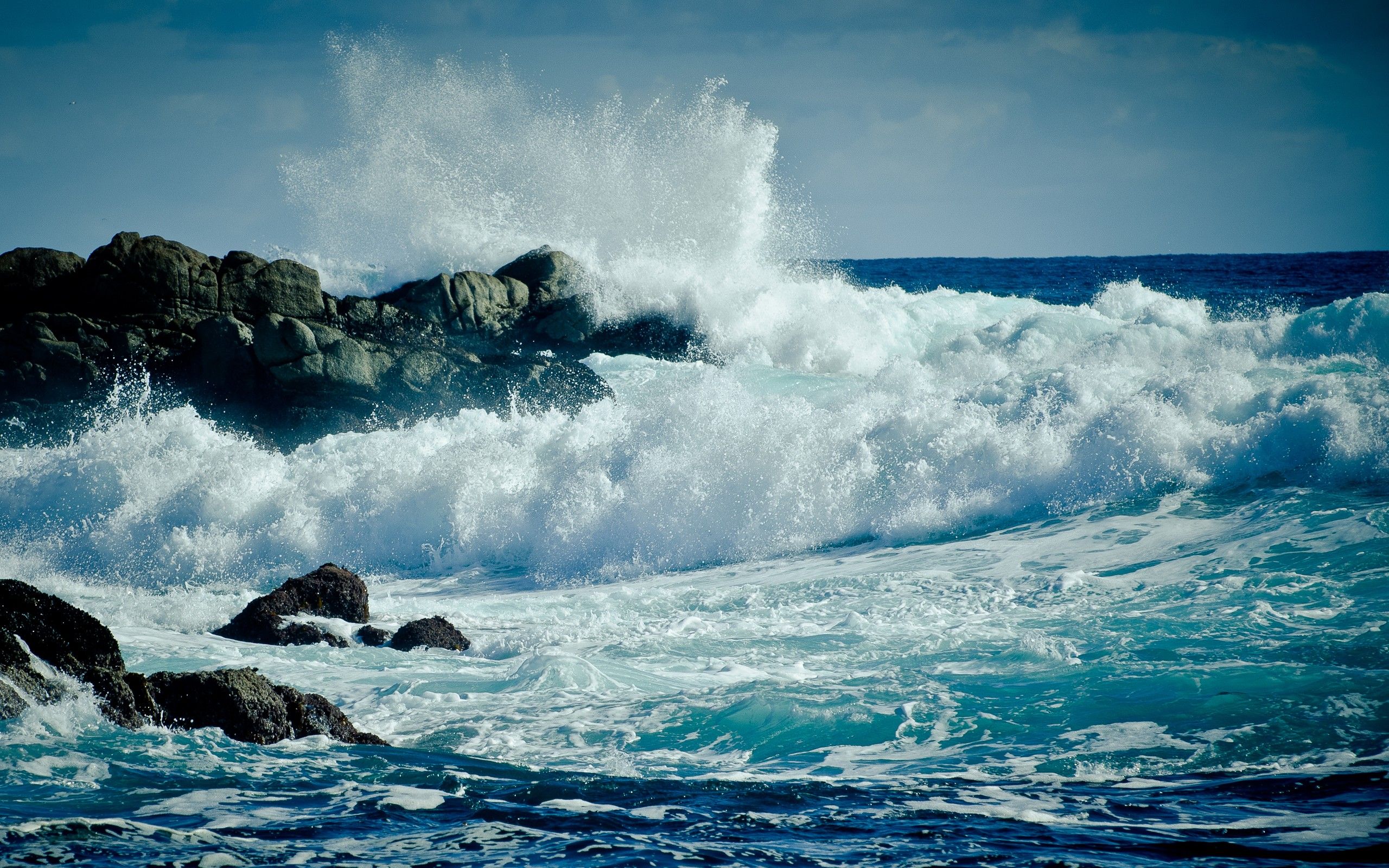 Onde che infrangono su scogli, 2560x1600 2K+, PC