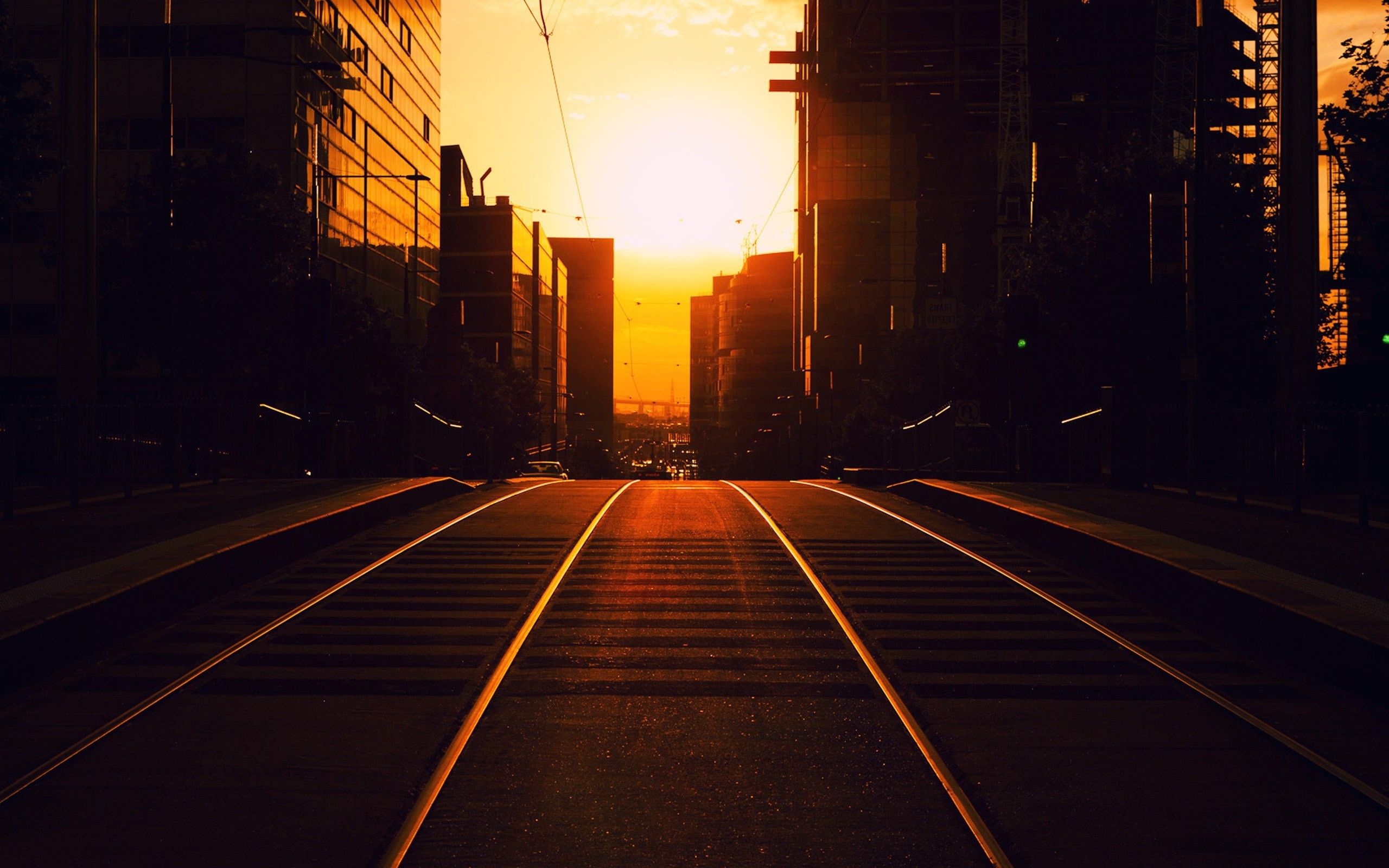 Binari tram tramonto città, 2560x1600 2K+, Desktop