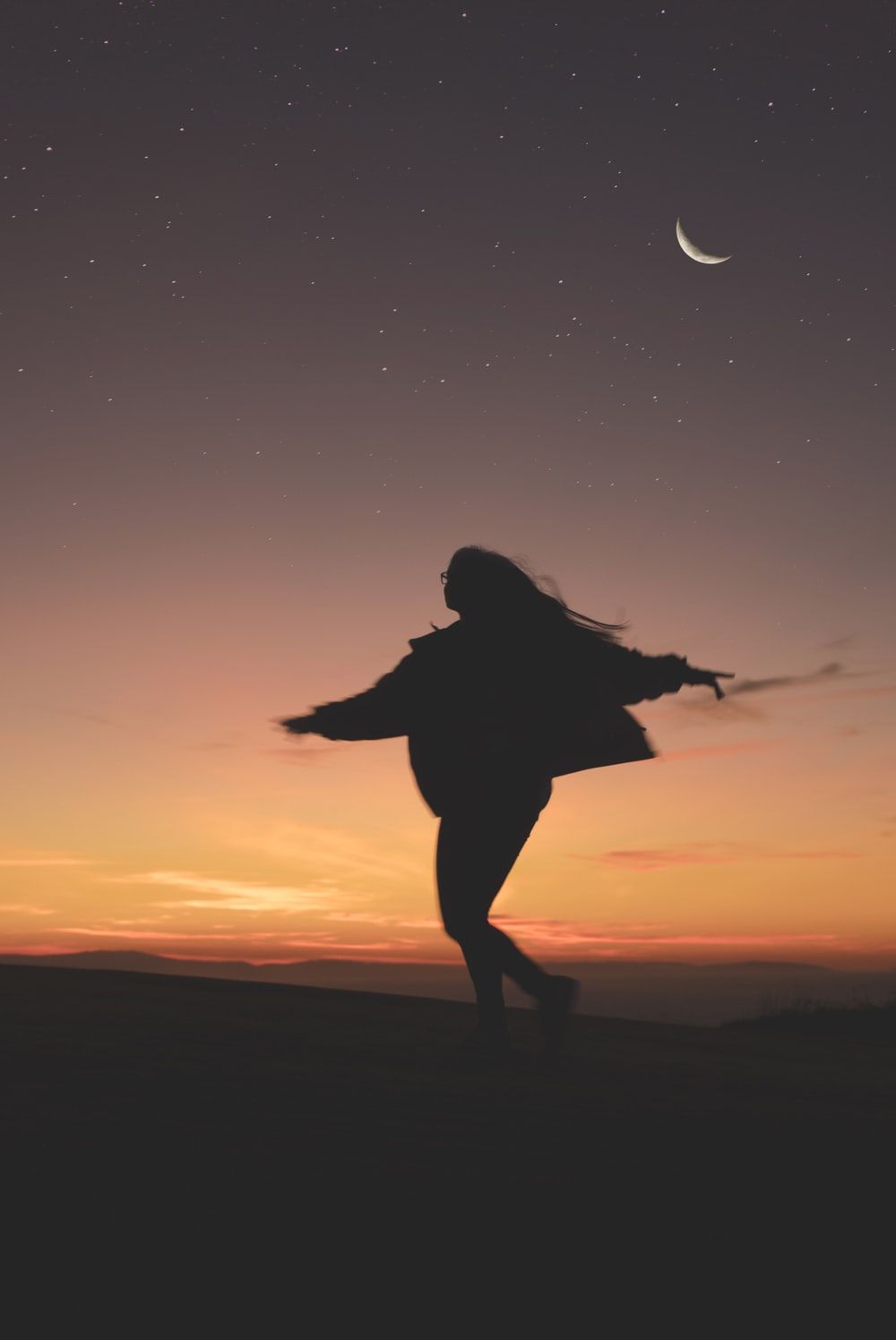 Silhouette donna al tramonto, 1000x1496 Full HD Verticale, Smartphone