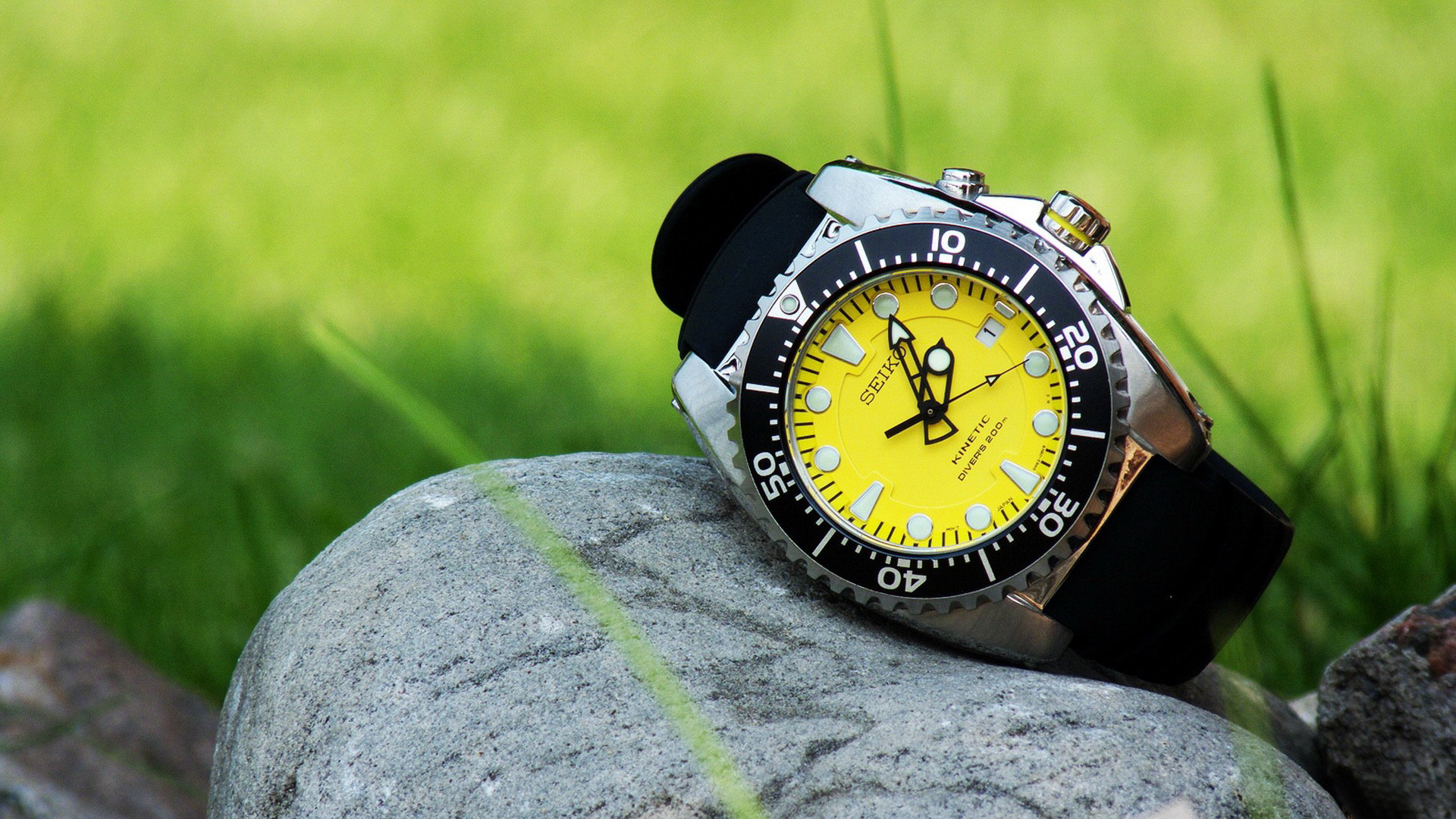 Orologio subacqueo giallo su roccia, 1920x1080 Full HD 1080p, Desktop