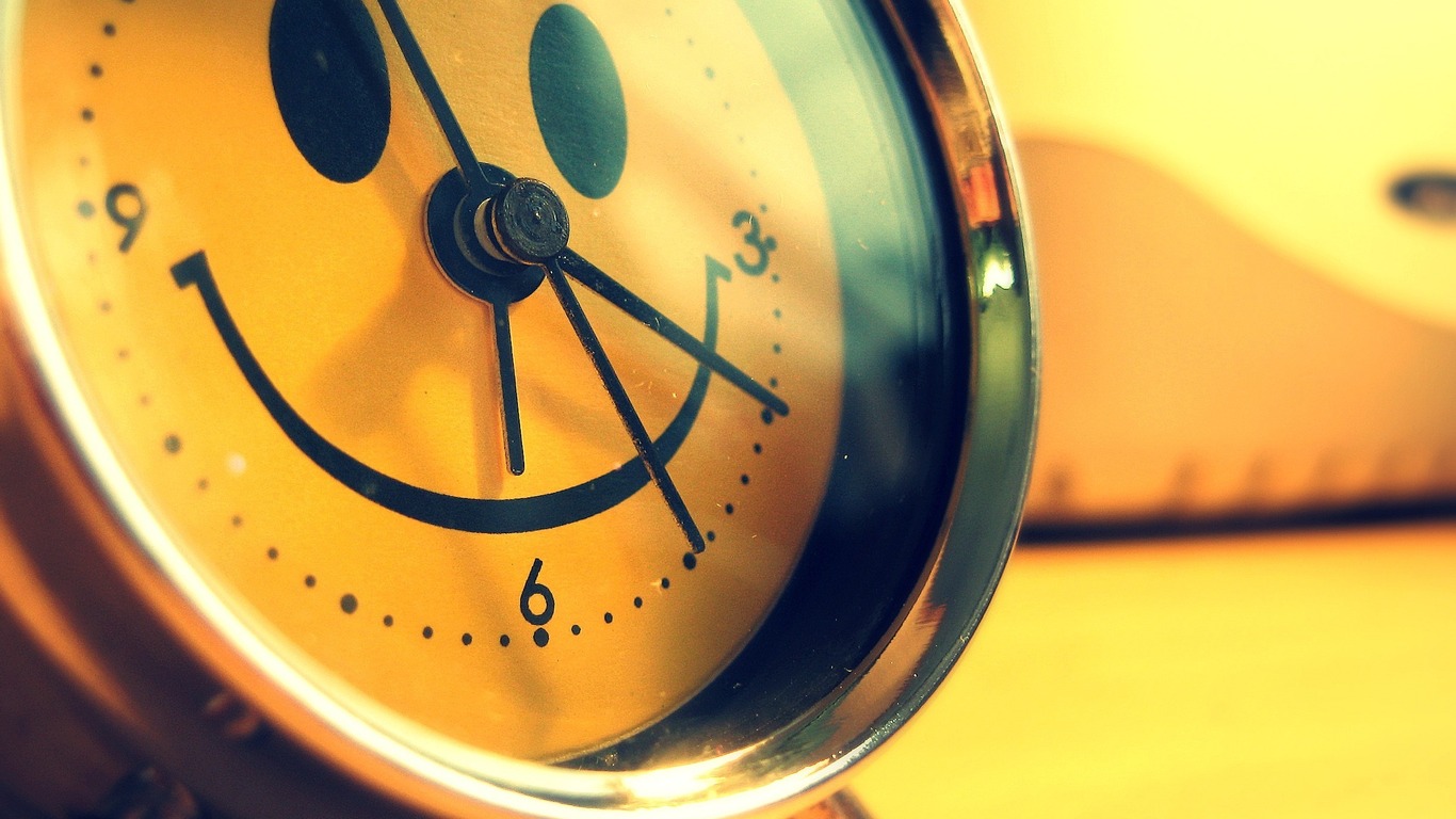 Orologio con faccina sorridente, 1366x768 HD, Desktop