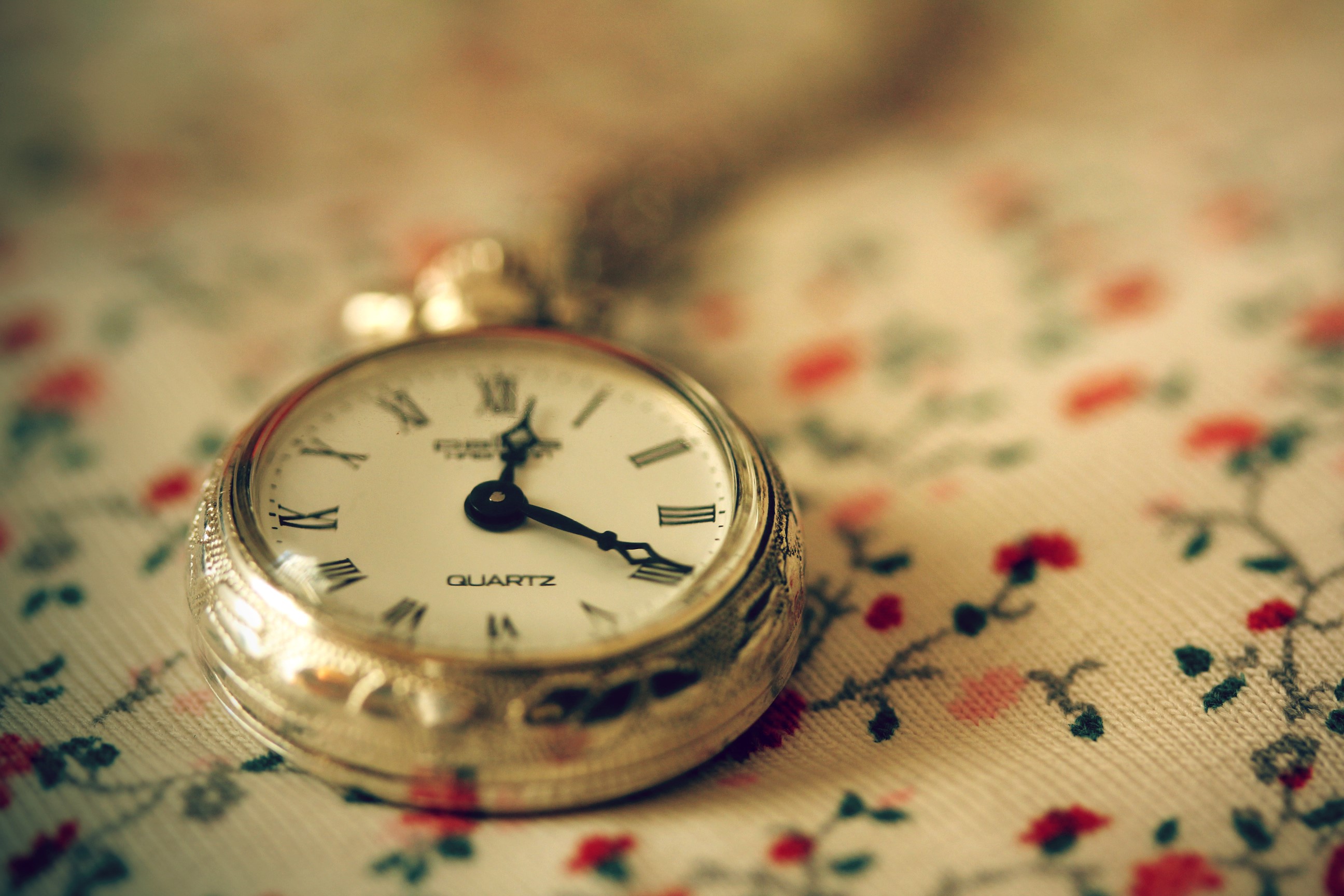 Orologio da tasca vintage dorato, 2592x1728 2K+, Laptop