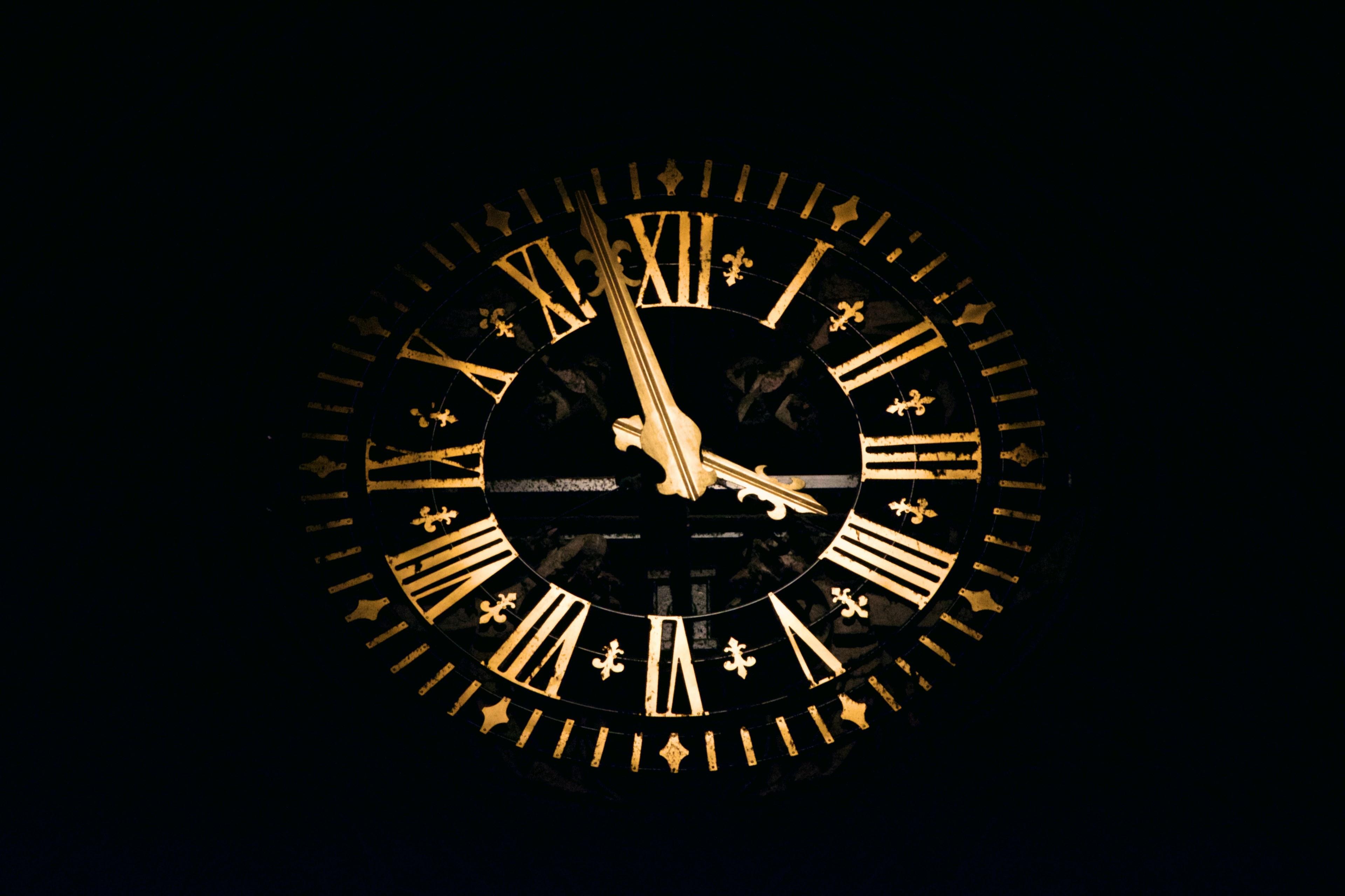 Orologio nero con numeri romani, 3840x2560 4K Ultra HD, Monitor 4K