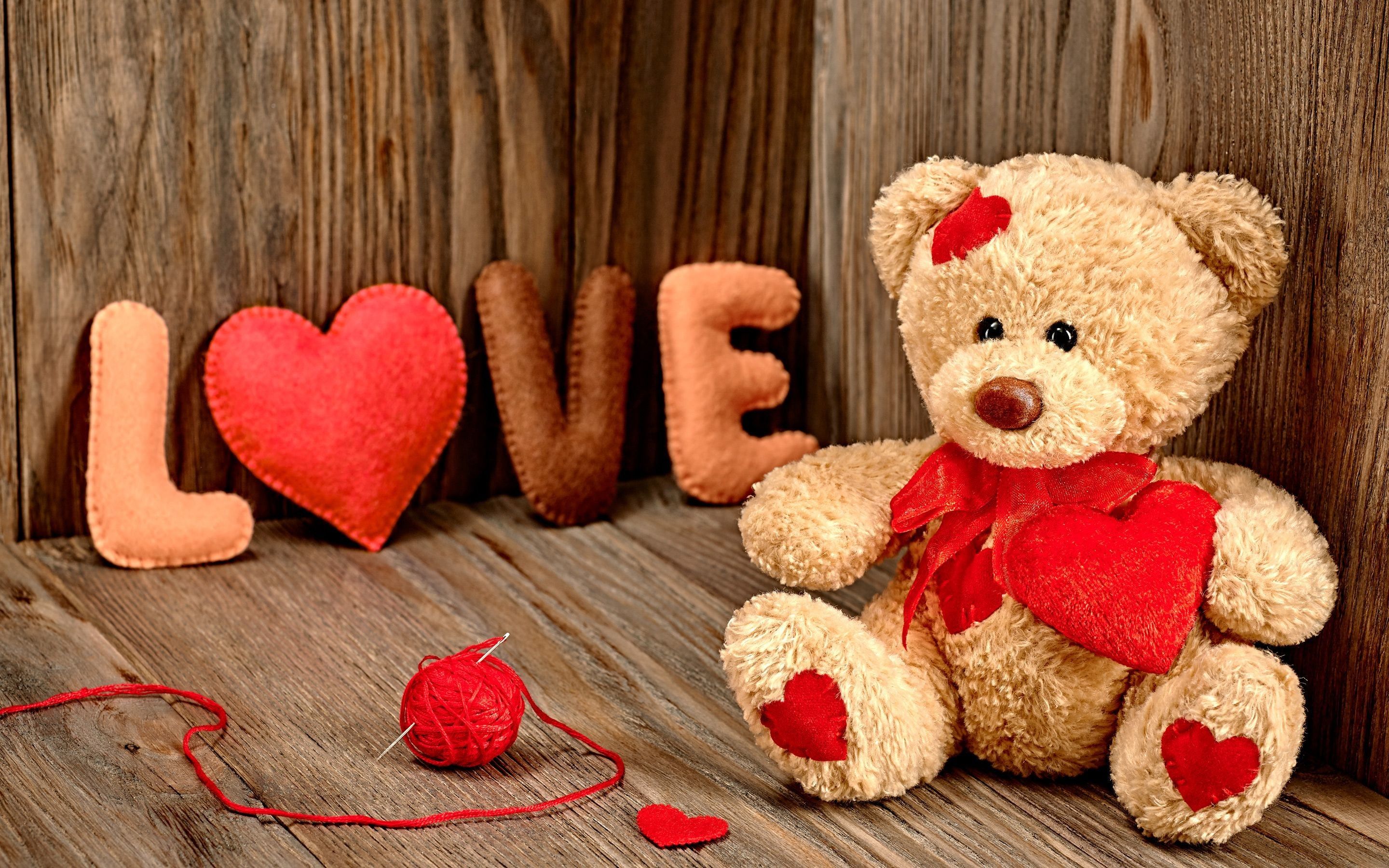 Orsetto peluche con lettere LOVE, 2880x1800 WQXGA, Desktop